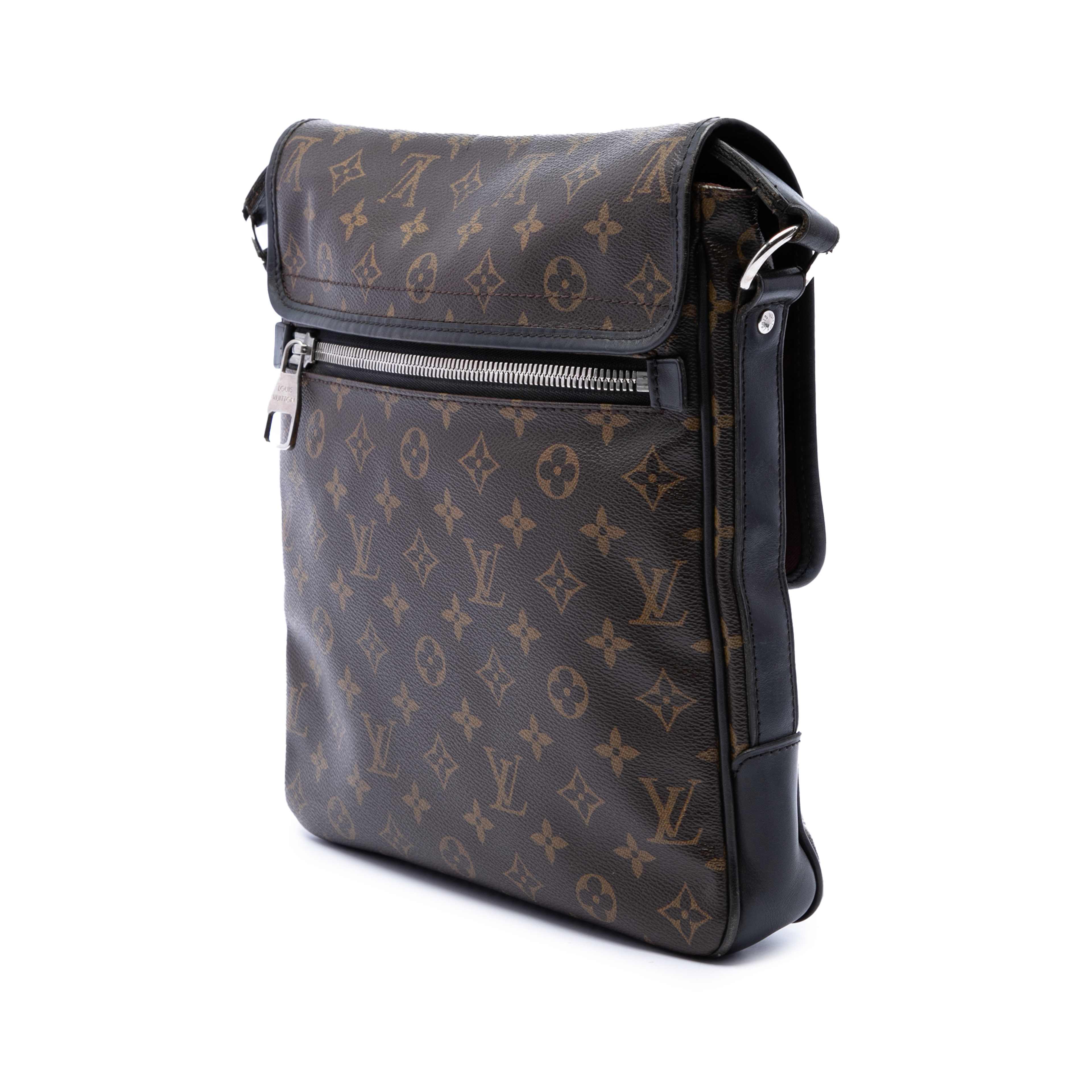 Louis Vuitton Monogram Macassar Bass Mm, från Luxclusif, i färgen brun. Klicka för att öppna bilden i stort format