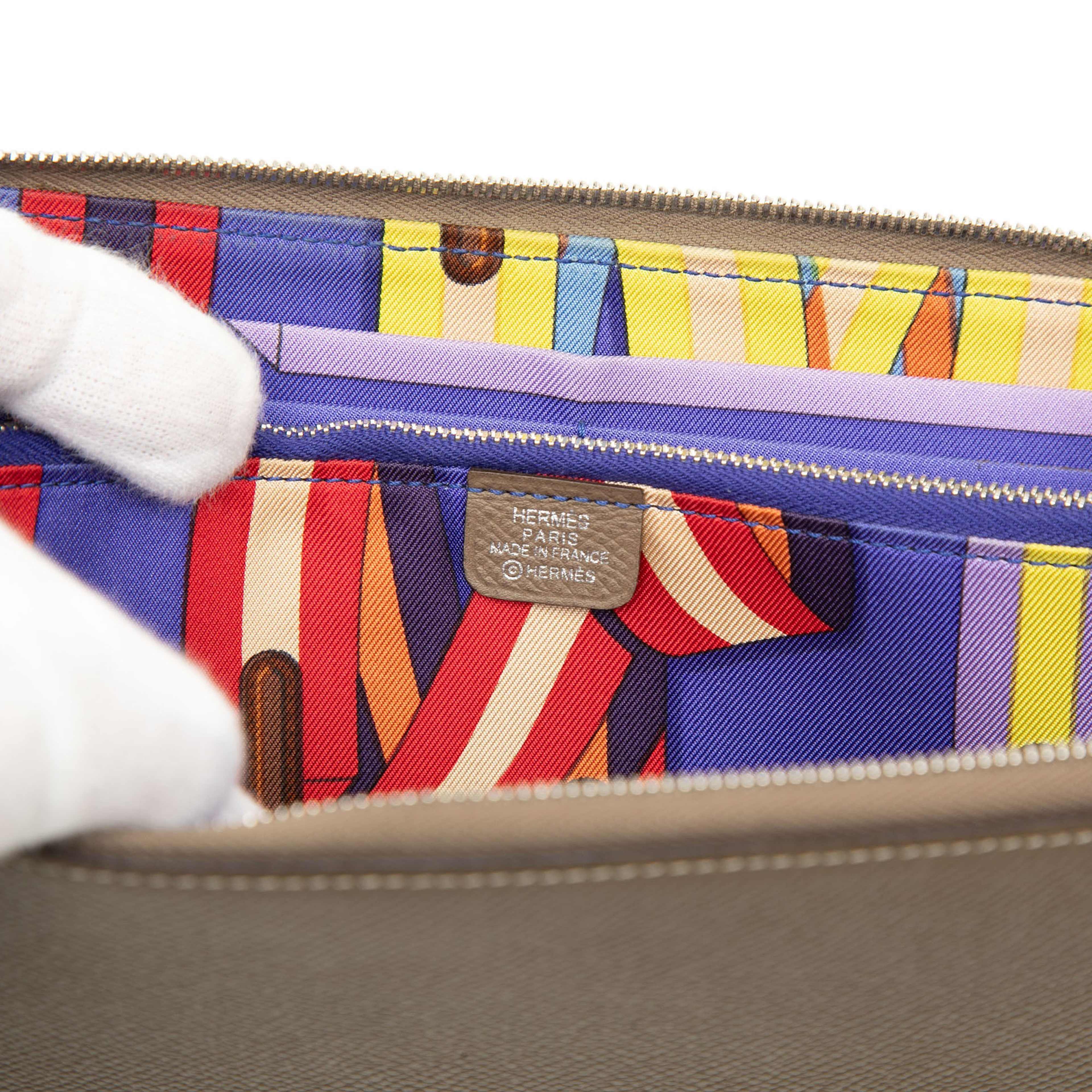 Hermès Epsom Azap Silk In Long Wallet, från Luxclusif, i färgen brun. Klicka för att öppna bilden i stort format