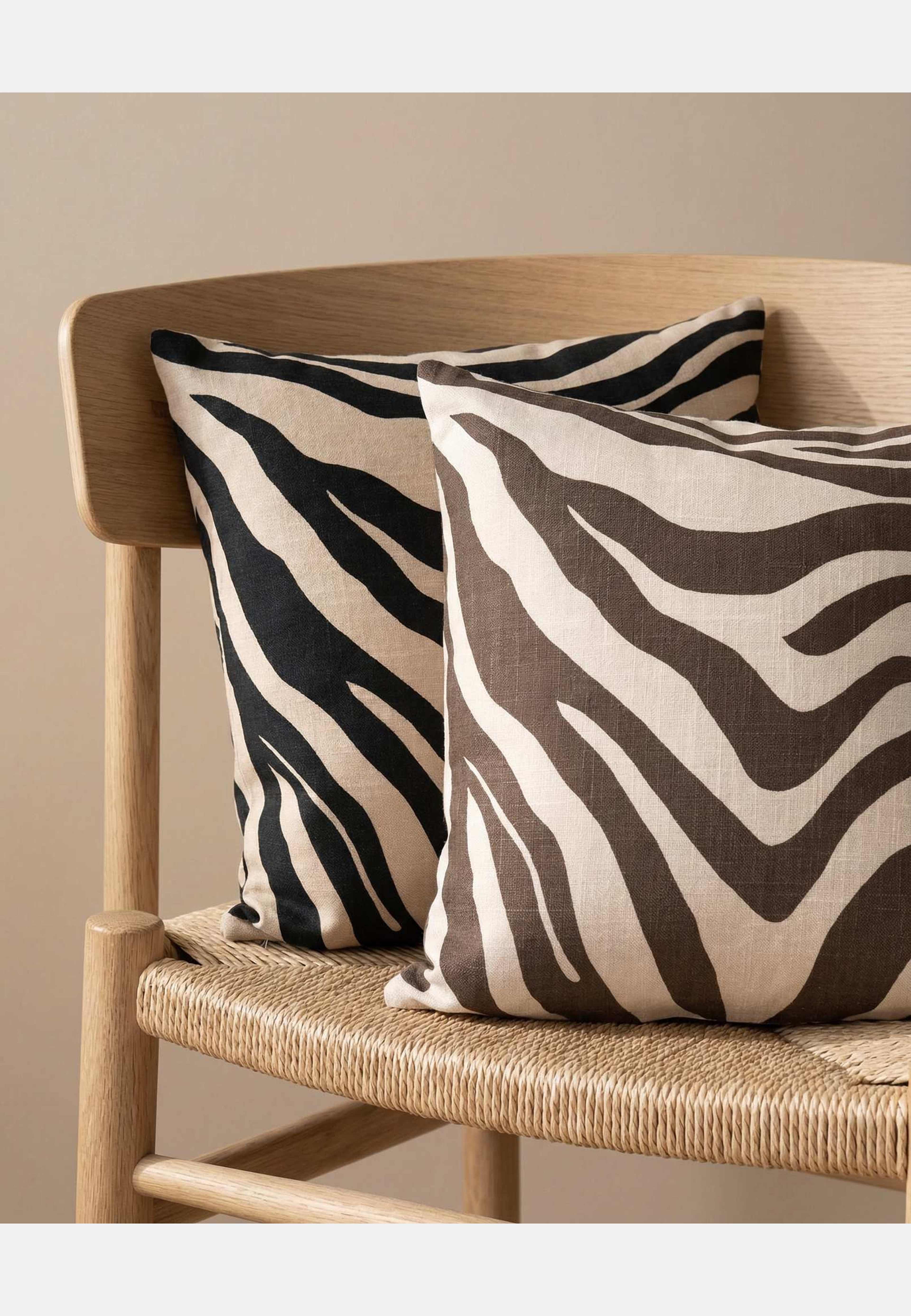 Kuddfodral Savannah 50x50cm, från Classic Collection, i färgen beige/svart. Klicka för att öppna bilden i stort format