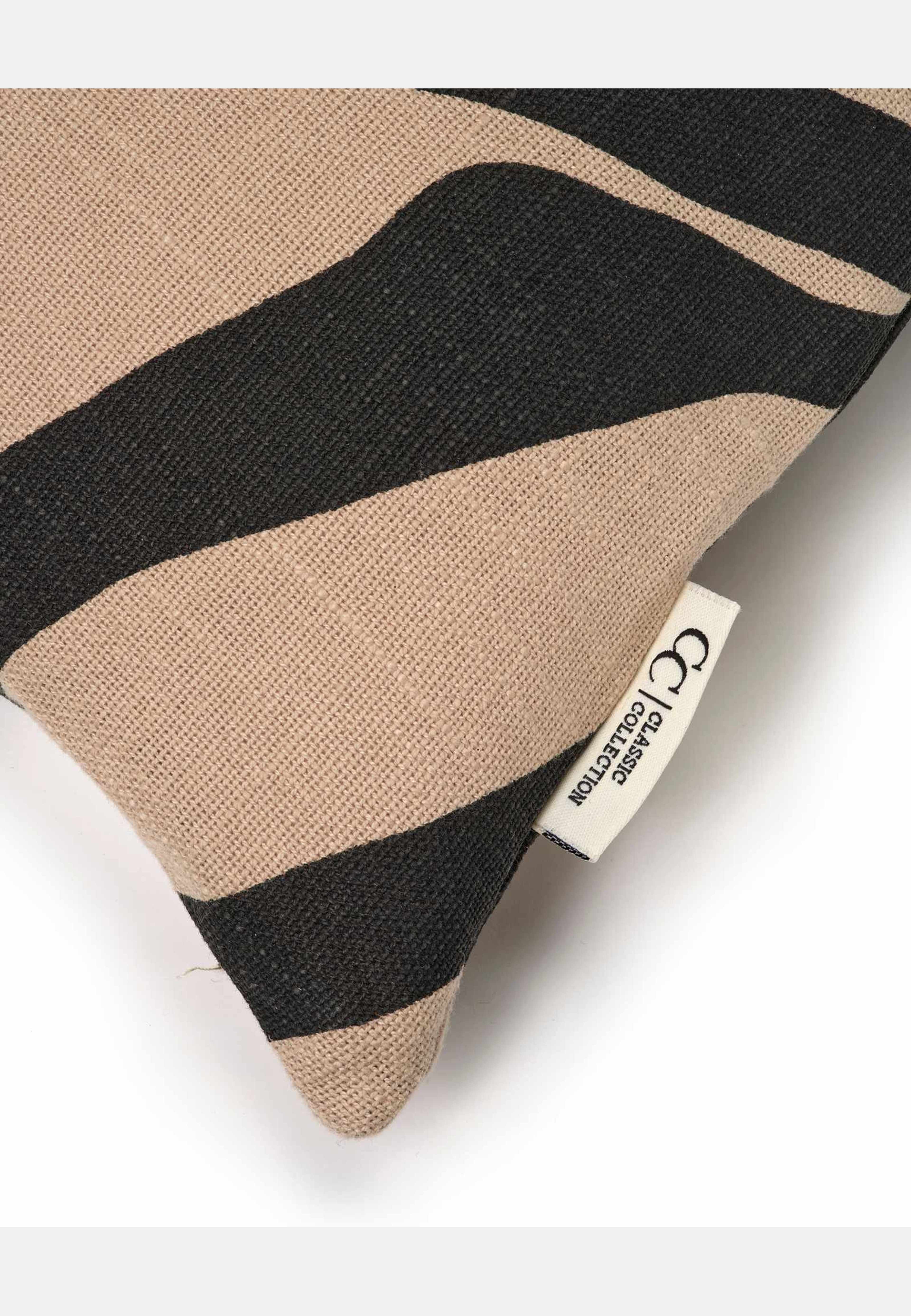 Kuddfodral Savannah 50x50cm, från Classic Collection, i färgen beige/svart. Klicka för att öppna bilden i stort format