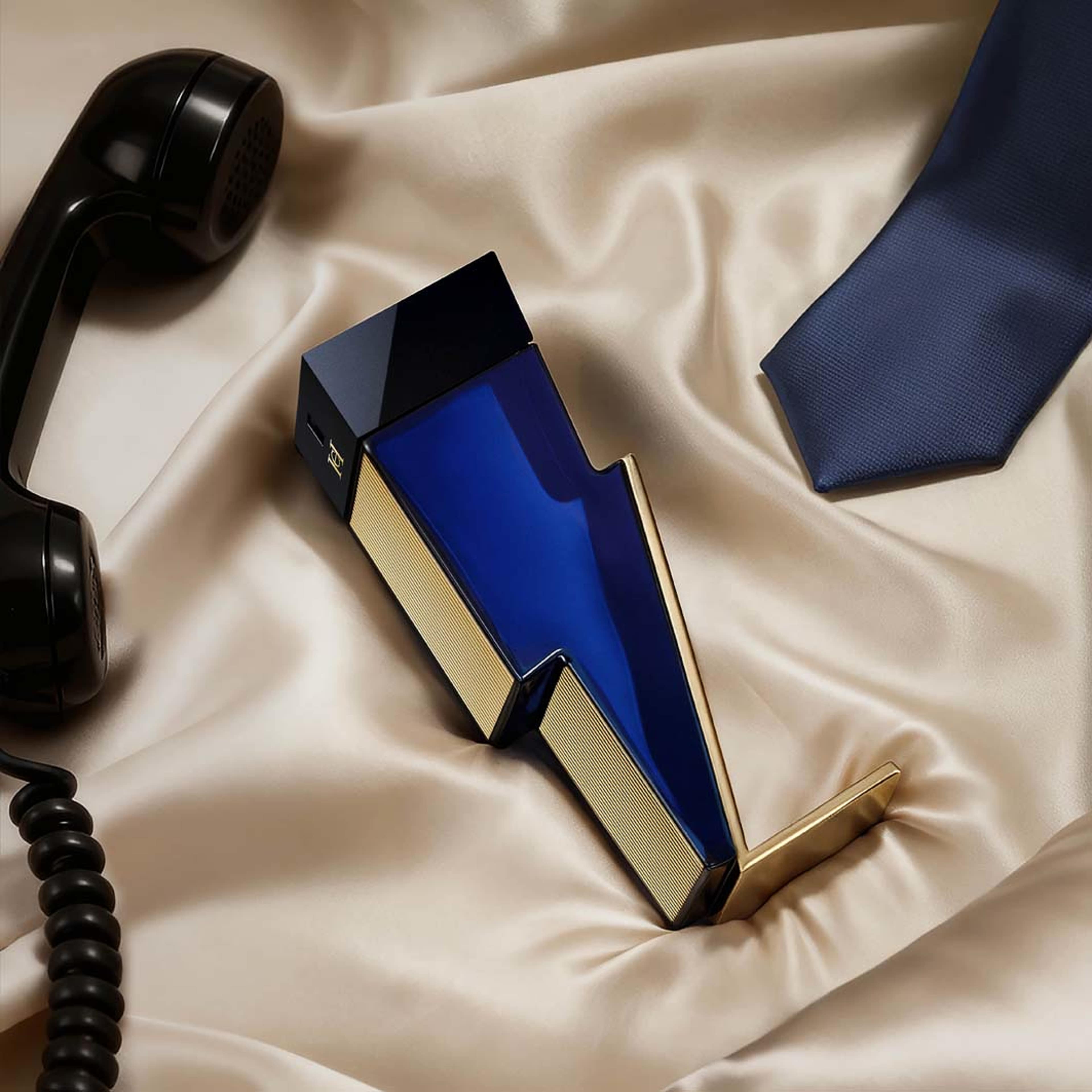 Bad Boy Cobalt Absolu Eau de parfum, från Carolina Herrera. Klicka för att öppna bilden i stort format