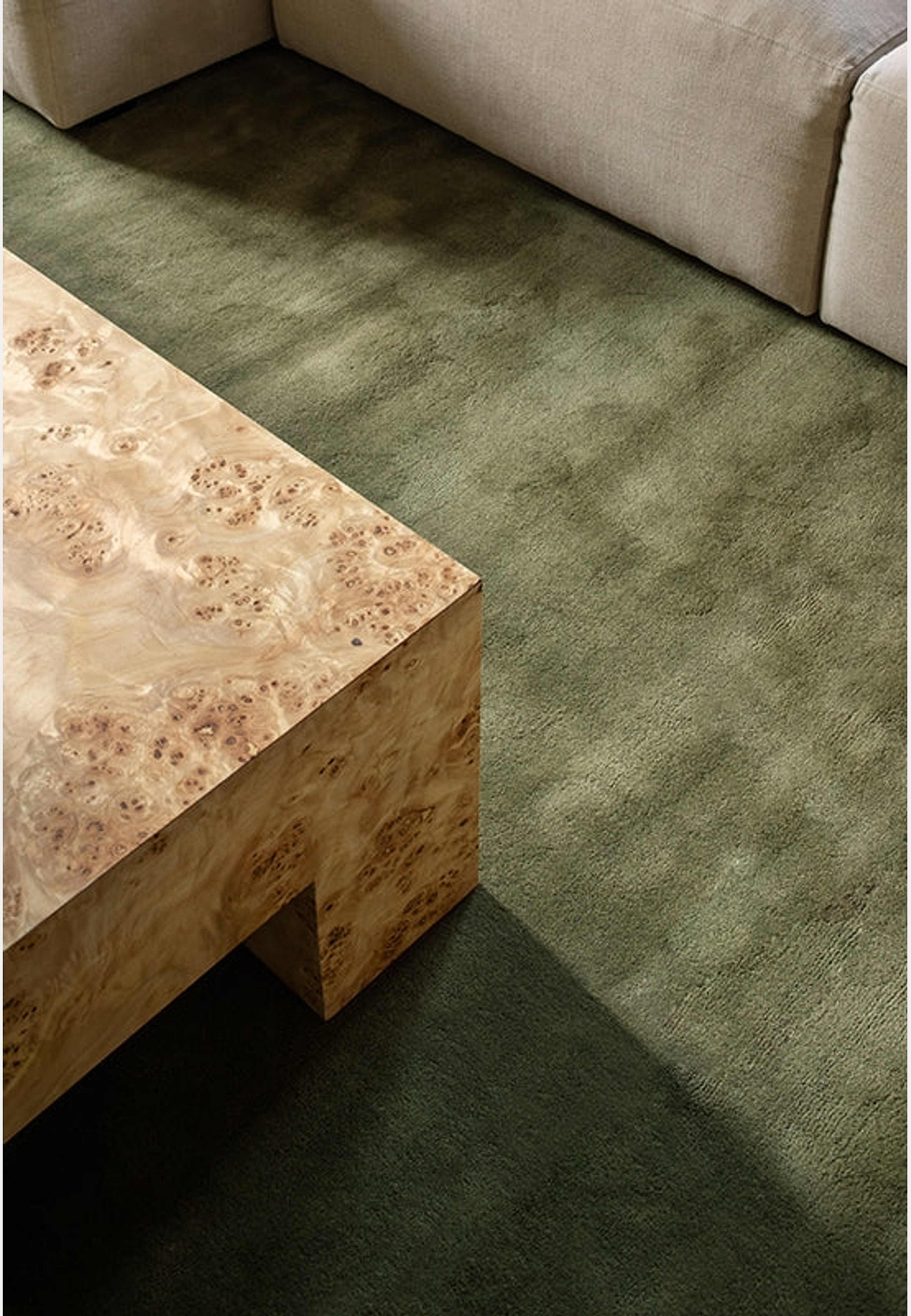 Classic Solid Ullmatta 280x270cm, från Layered, i färgen capulet olive. Klicka för att öppna bilden i stort format