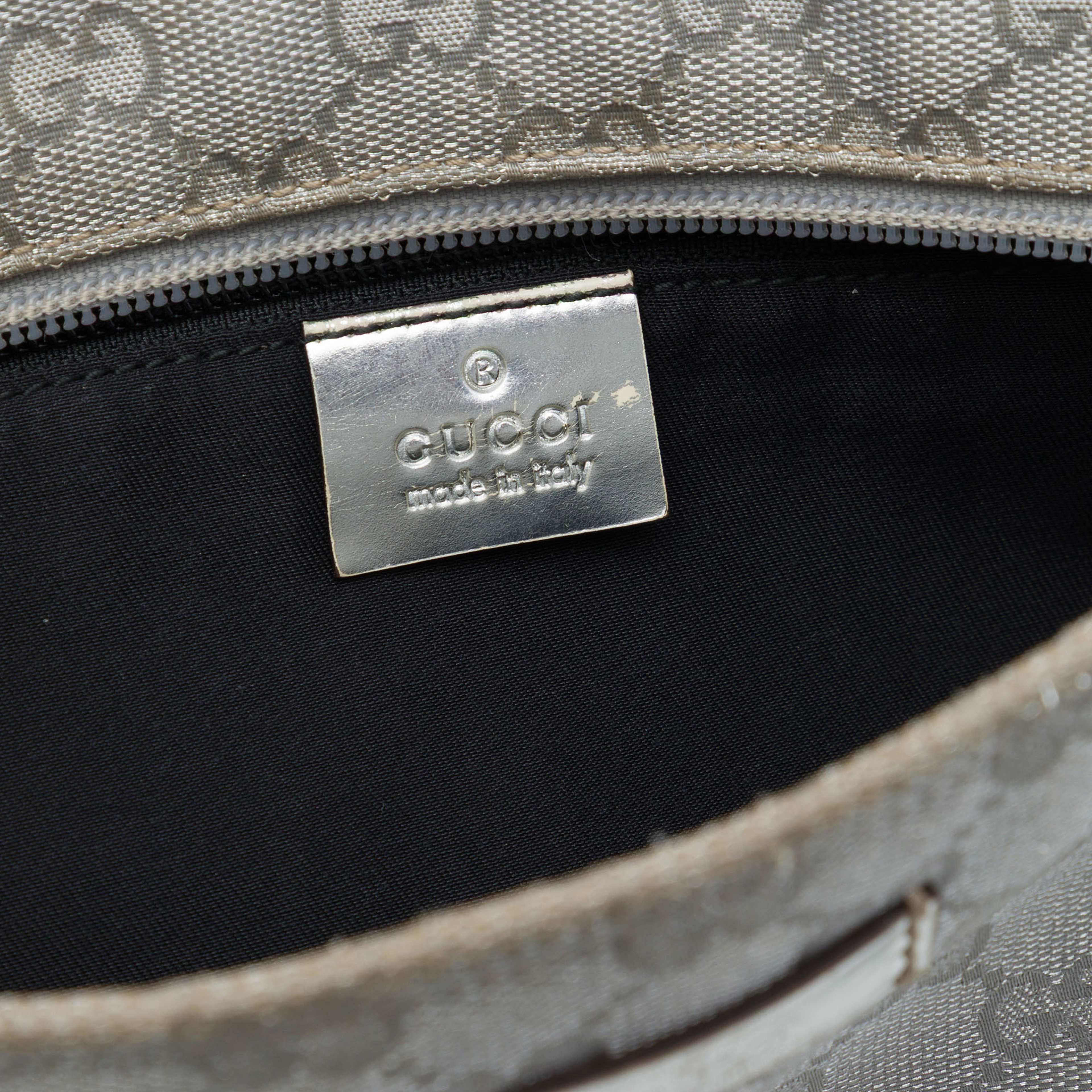 Gucci Gg Canvas Web Crossbody, från Luxclusif, i färgen silver. Klicka för att öppna bilden i stort format