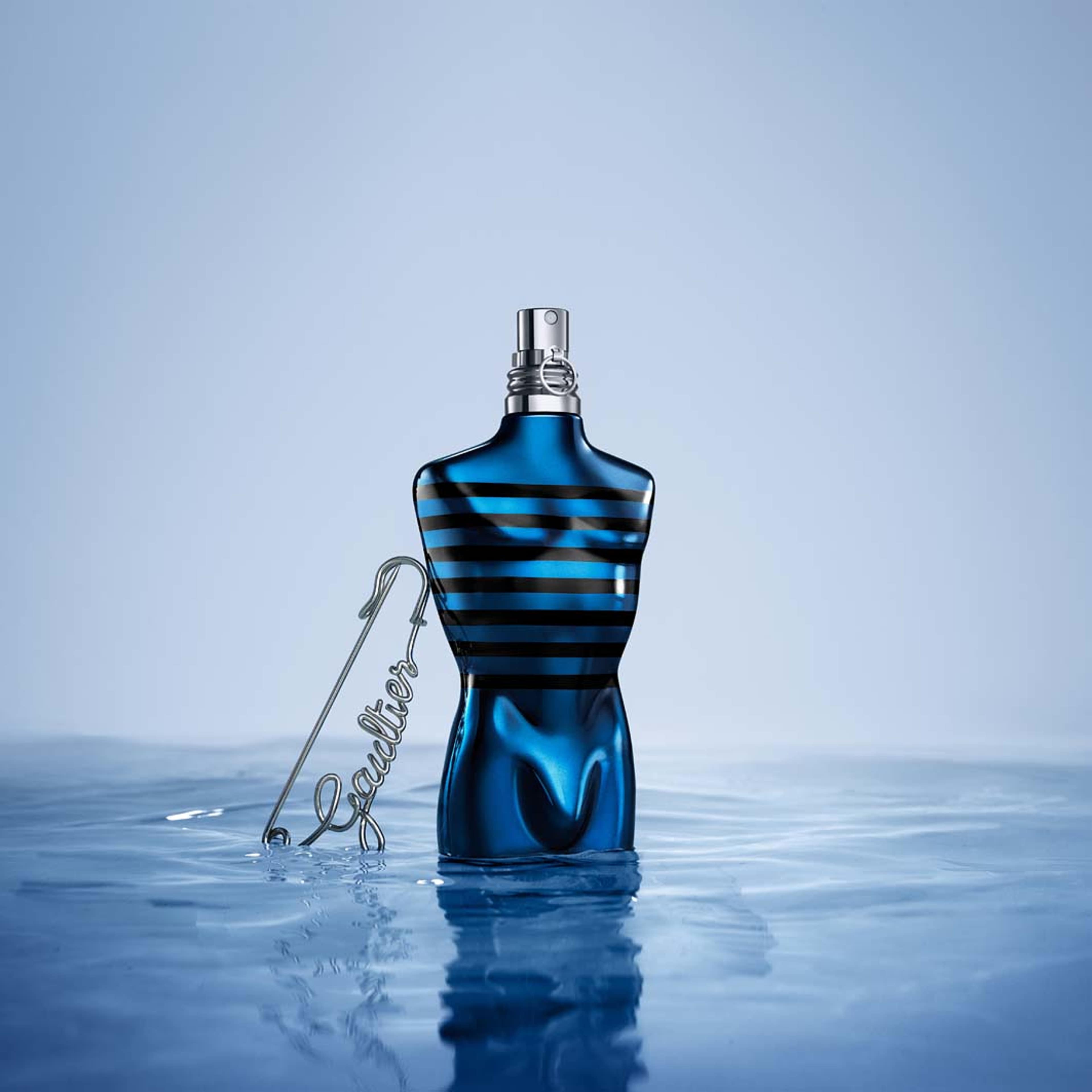 Le Male In Blue Eau de parfum, från Jean Paul Gaultier. Klicka för att öppna bilden i stort format