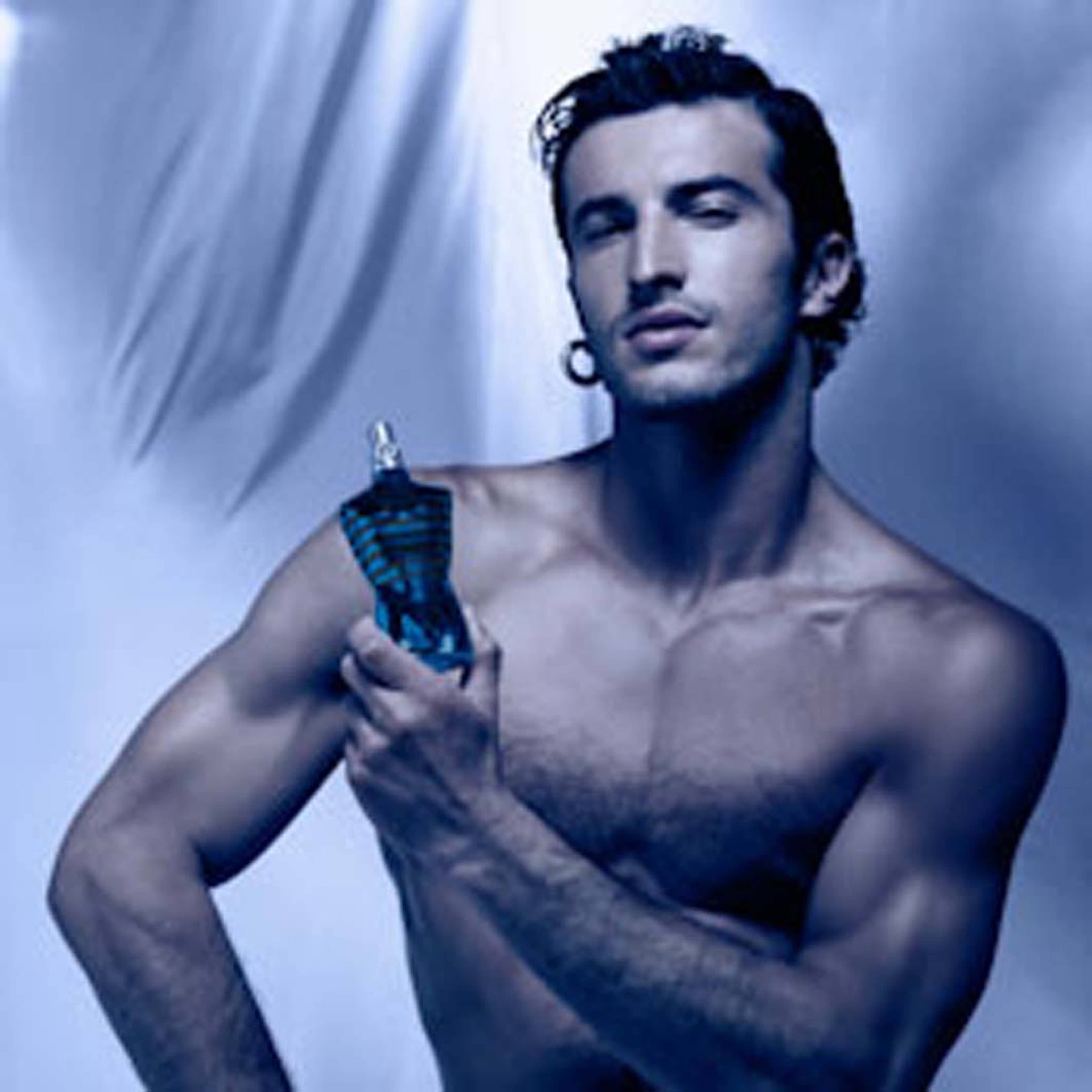 Le Male In Blue Eau de parfum, från Jean Paul Gaultier. Klicka för att öppna bilden i stort format