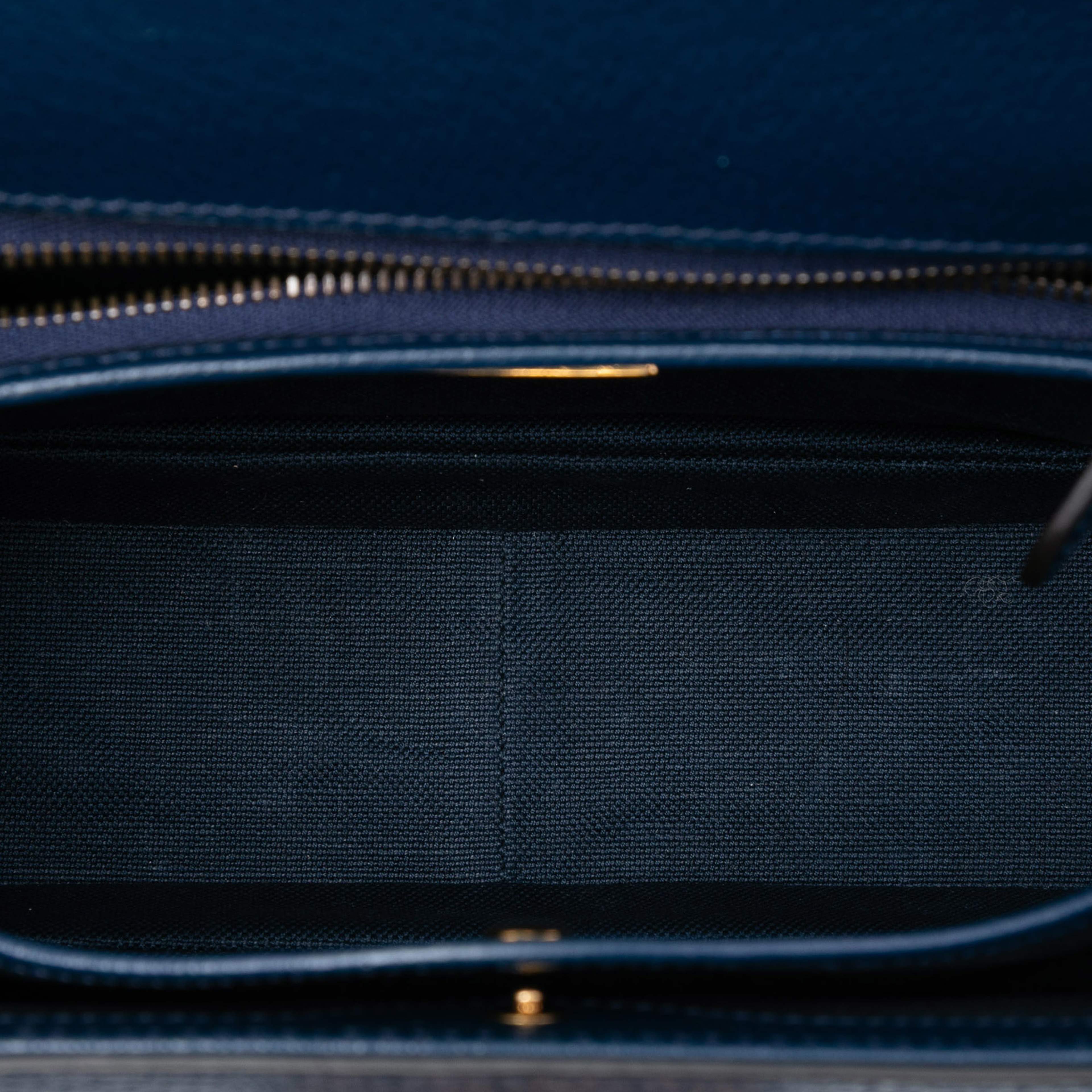 Gucci 100th Anniversary Medium Gg Coated Canvas Kaleidoscope 1947 Bamboo Top Handle Bag, från Luxclusif, i färgen blue. Klicka för att öppna bilden i stort format