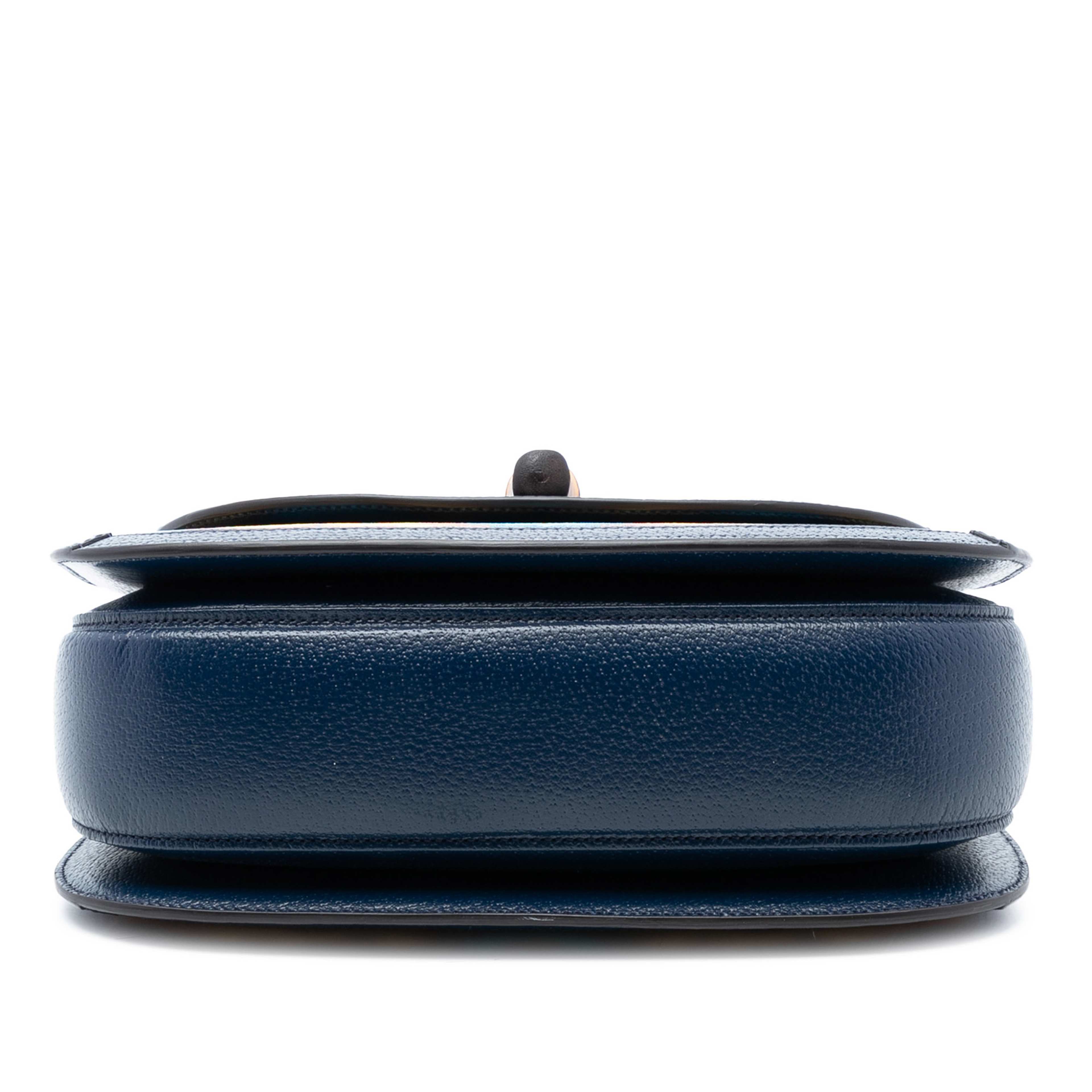 Gucci 100th Anniversary Medium Gg Coated Canvas Kaleidoscope 1947 Bamboo Top Handle Bag, från Luxclusif, i färgen blue. Klicka för att öppna bilden i stort format