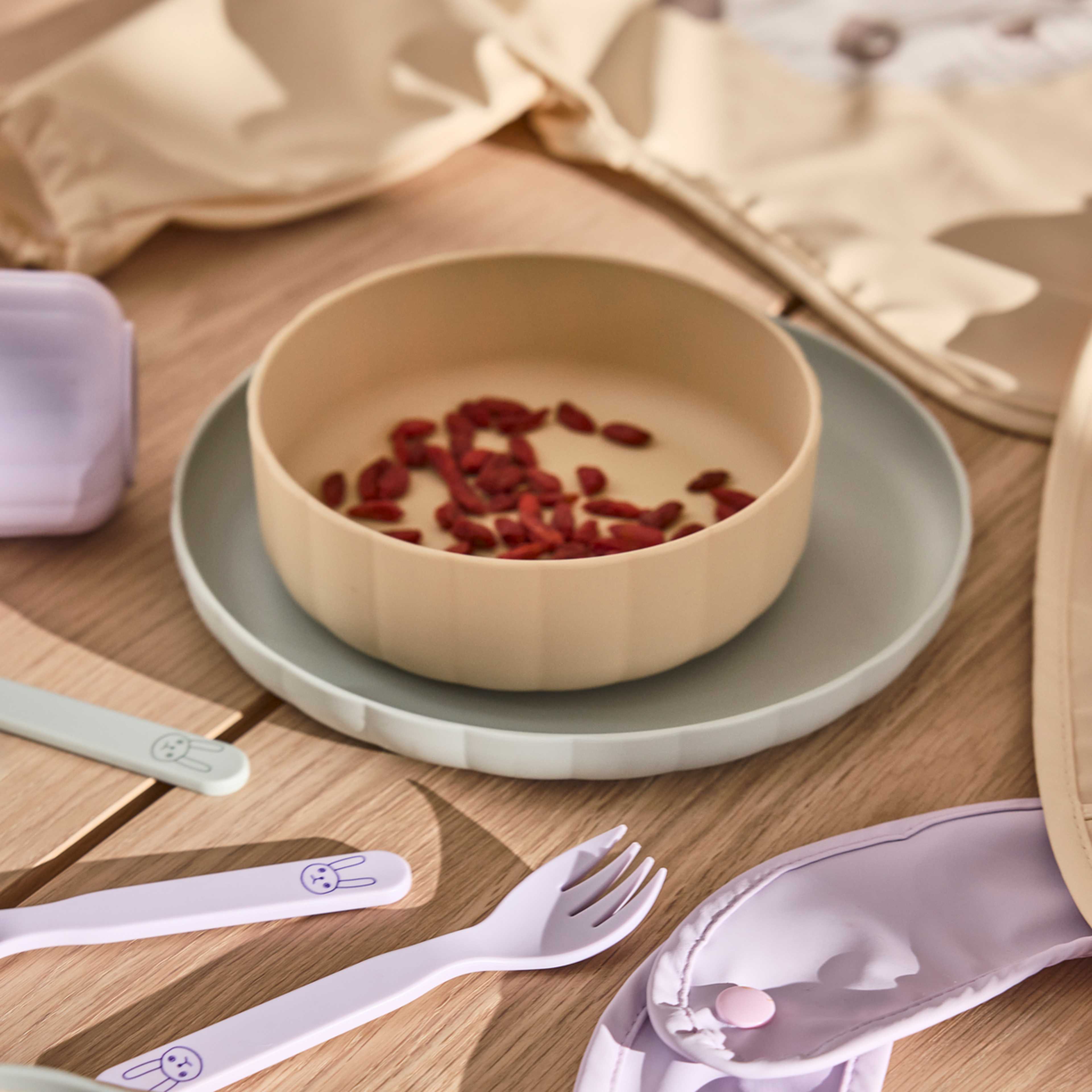 Pullo Tableware Set, från OYOY Mini, i färgen pale mint,vanilla,lavender. Klicka för att öppna bilden i stort format