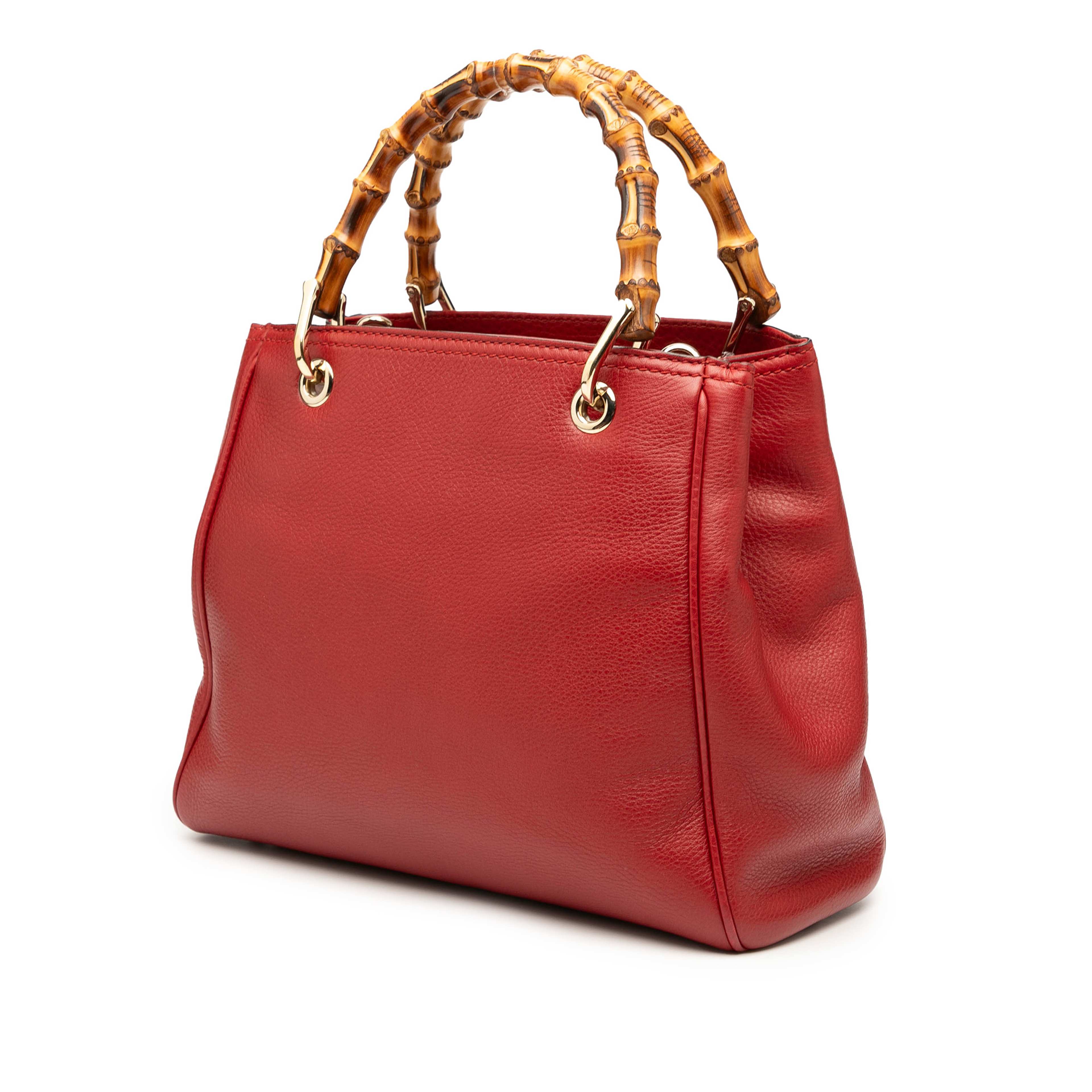 Gucci Small Calfskin Bamboo Shopper Satchel, från Luxclusif, i färgen red. Klicka för att öppna bilden i stort format