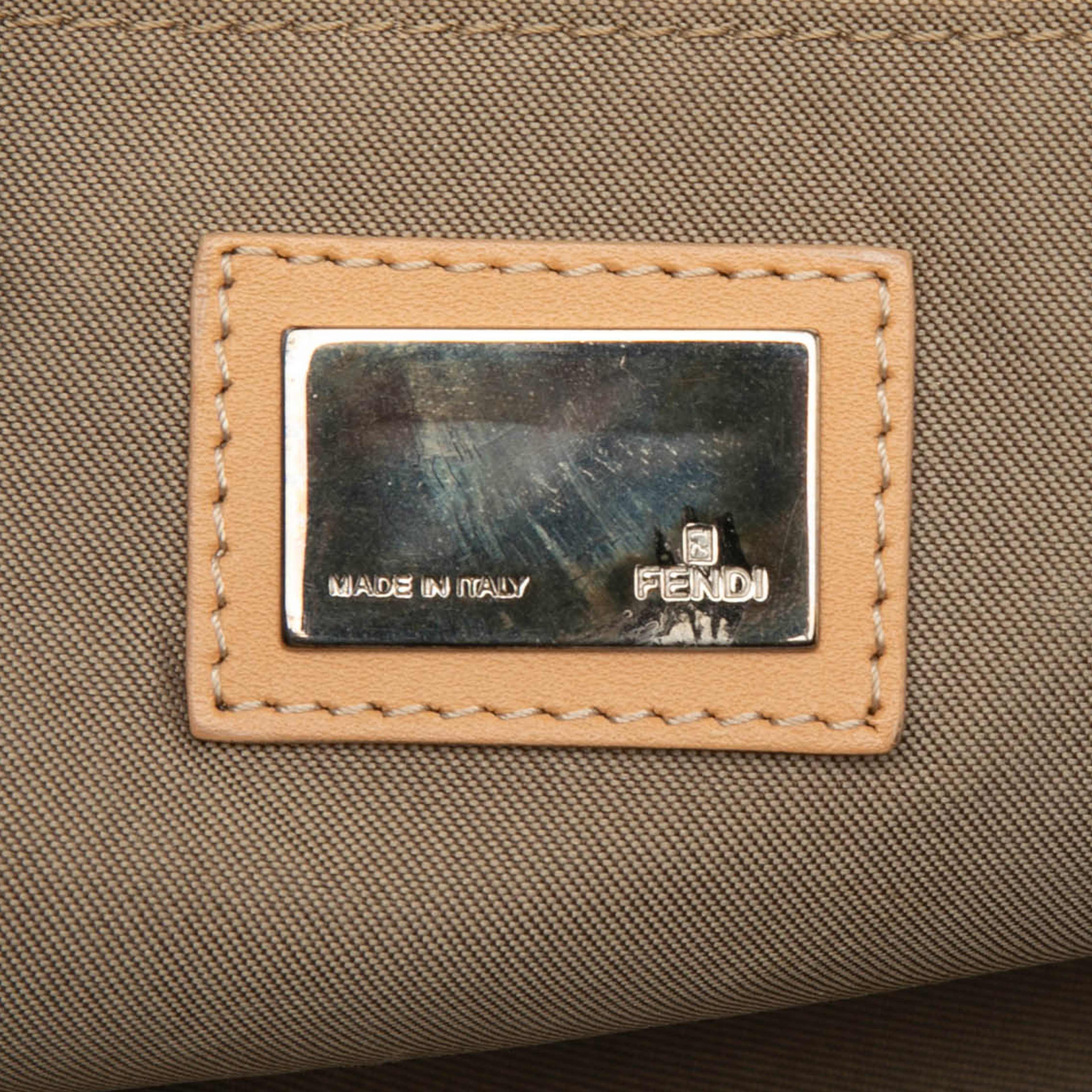 Fendi Large Zucchino Canvas Roll Tote, från Luxclusif, i färgen light blue. Klicka för att öppna bilden i stort format