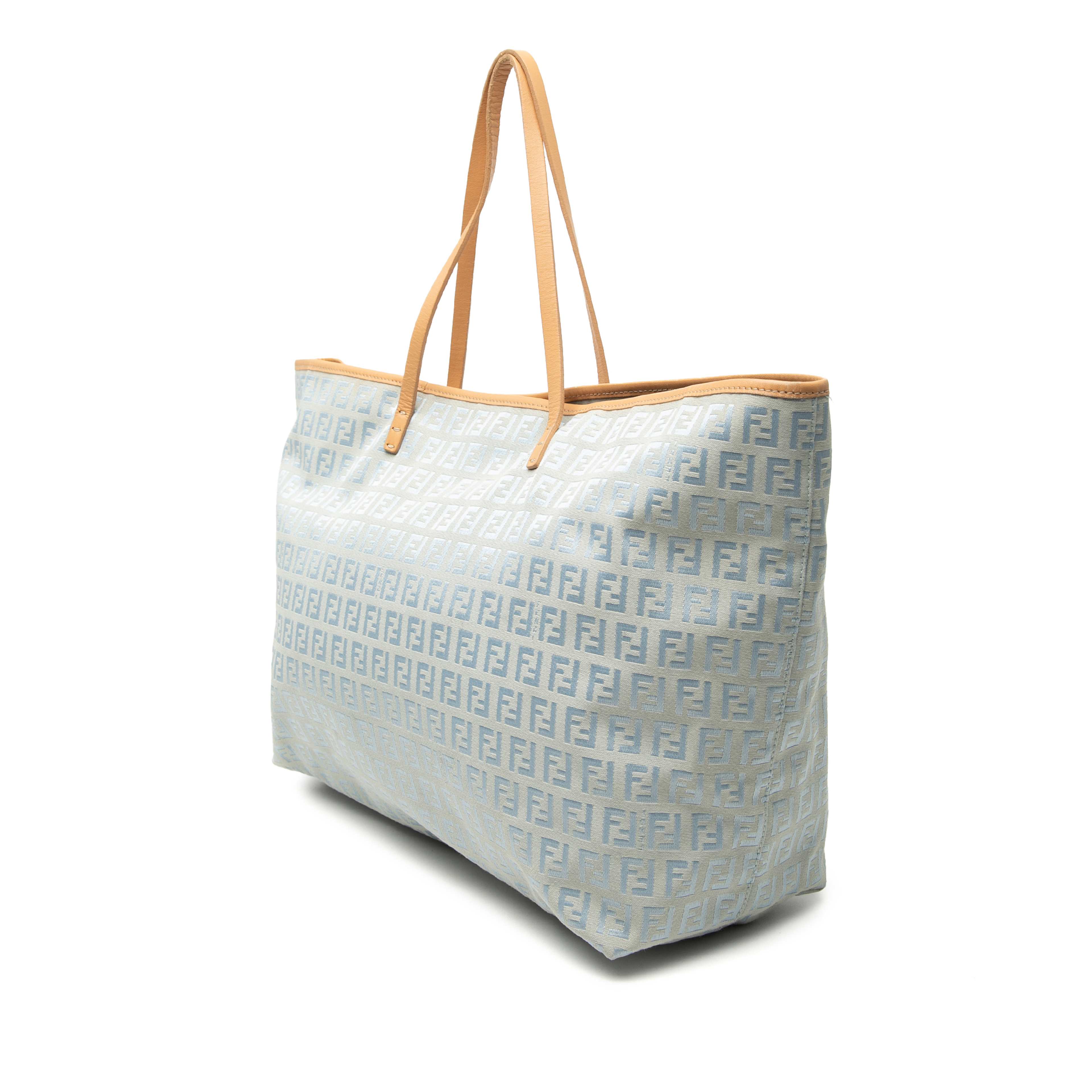 Fendi Large Zucchino Canvas Roll Tote, från Luxclusif, i färgen blå. Klicka för att öppna bilden i stort format
