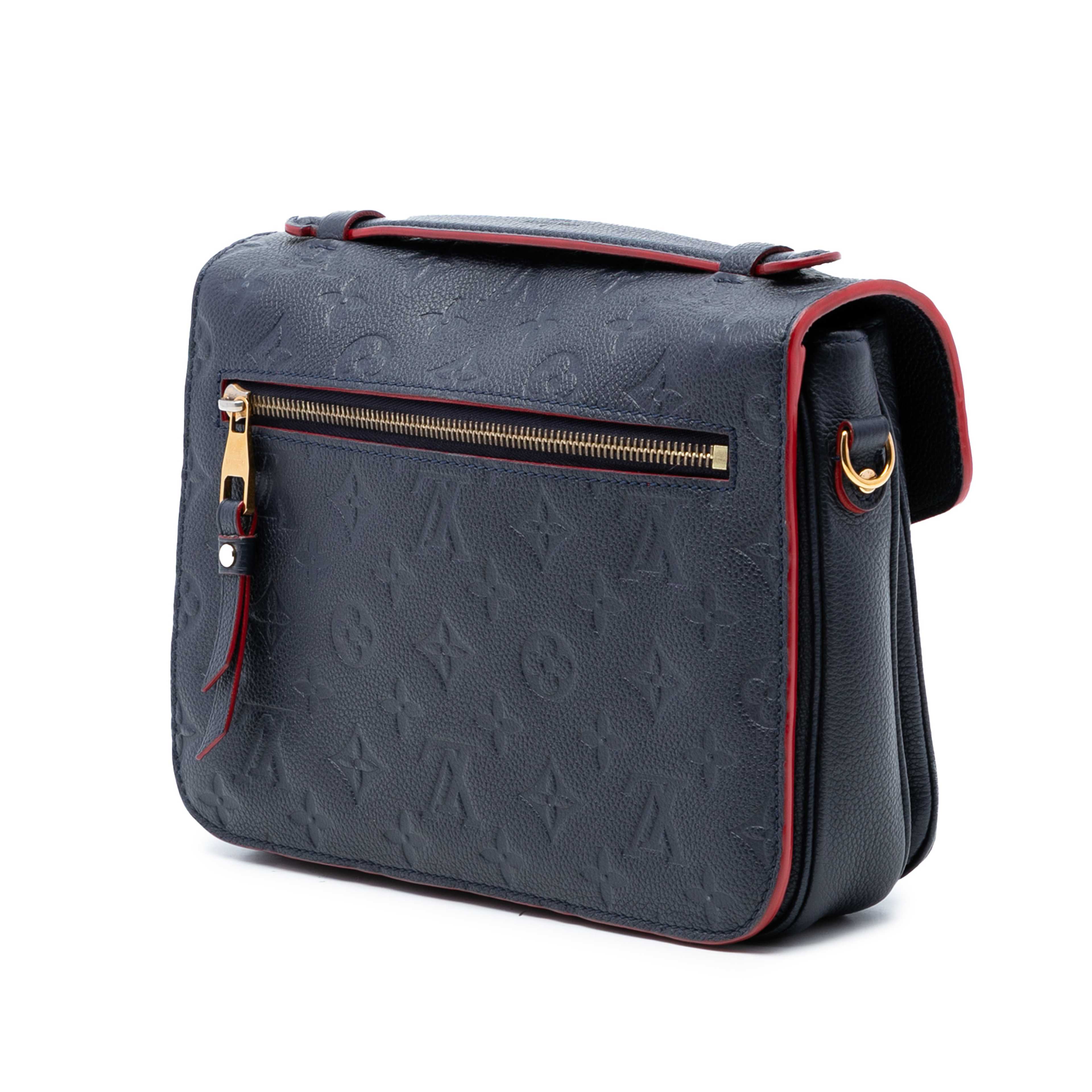 Louis Vuitton Monogram Empreinte Pochette Metis, från Luxclusif, i färgen navy. Klicka för att öppna bilden i stort format