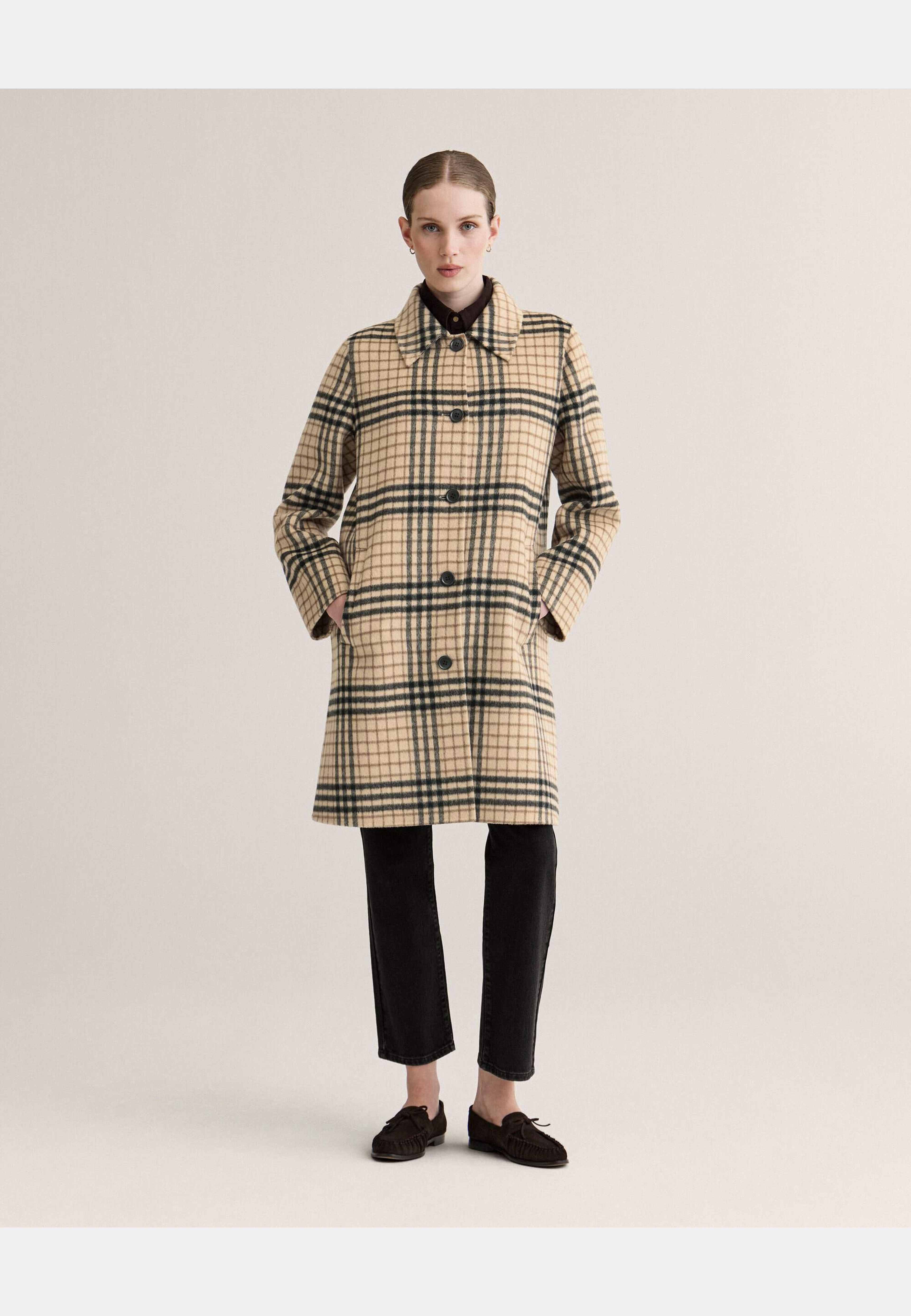 Wilma Checked Coat, från Newhouse, i färgen kamel. Klicka för att öppna bilden i stort format
