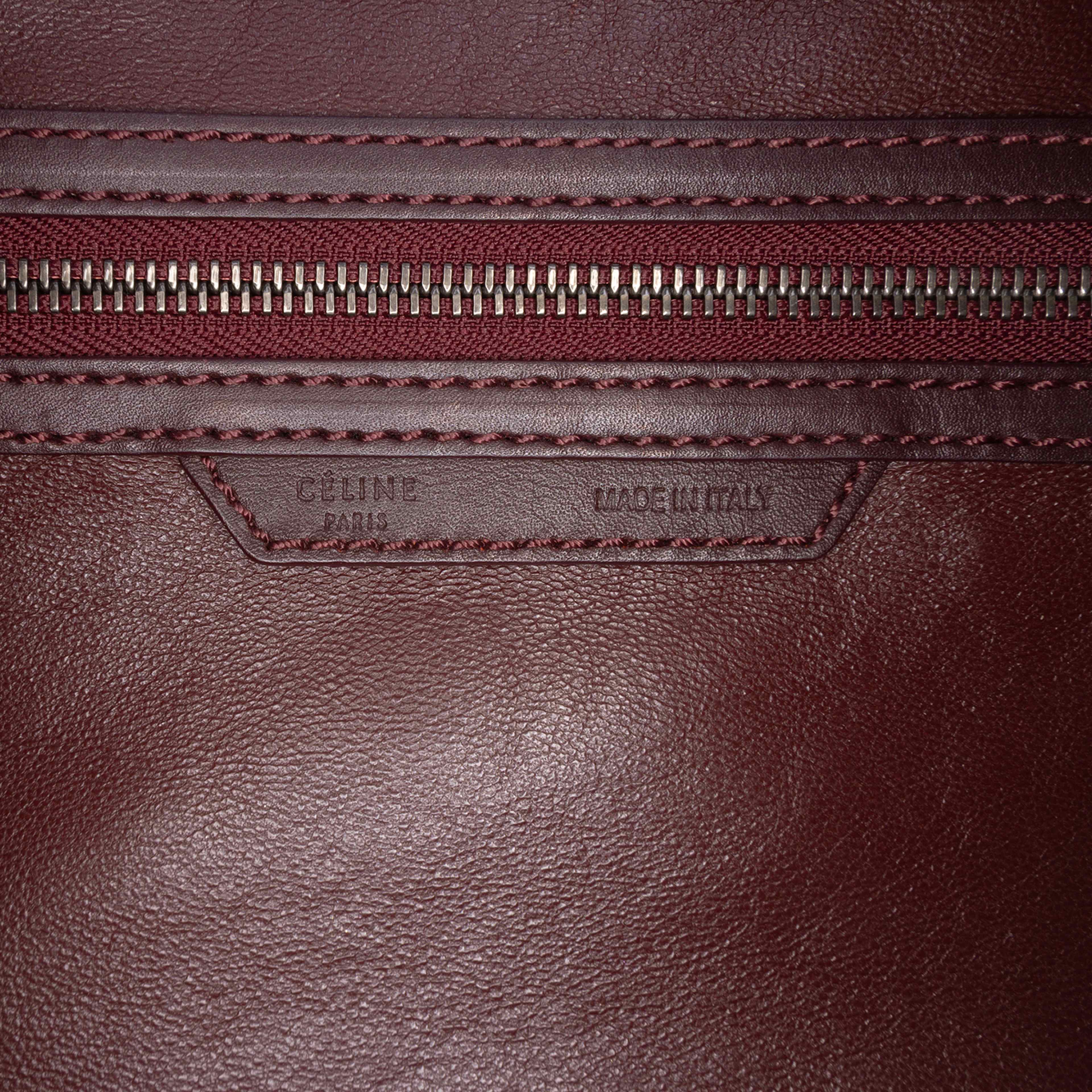 Celine Mini Smooth Calfskin Luggage Tote, från Luxclusif, i färgen burgundy. Klicka för att öppna bilden i stort format
