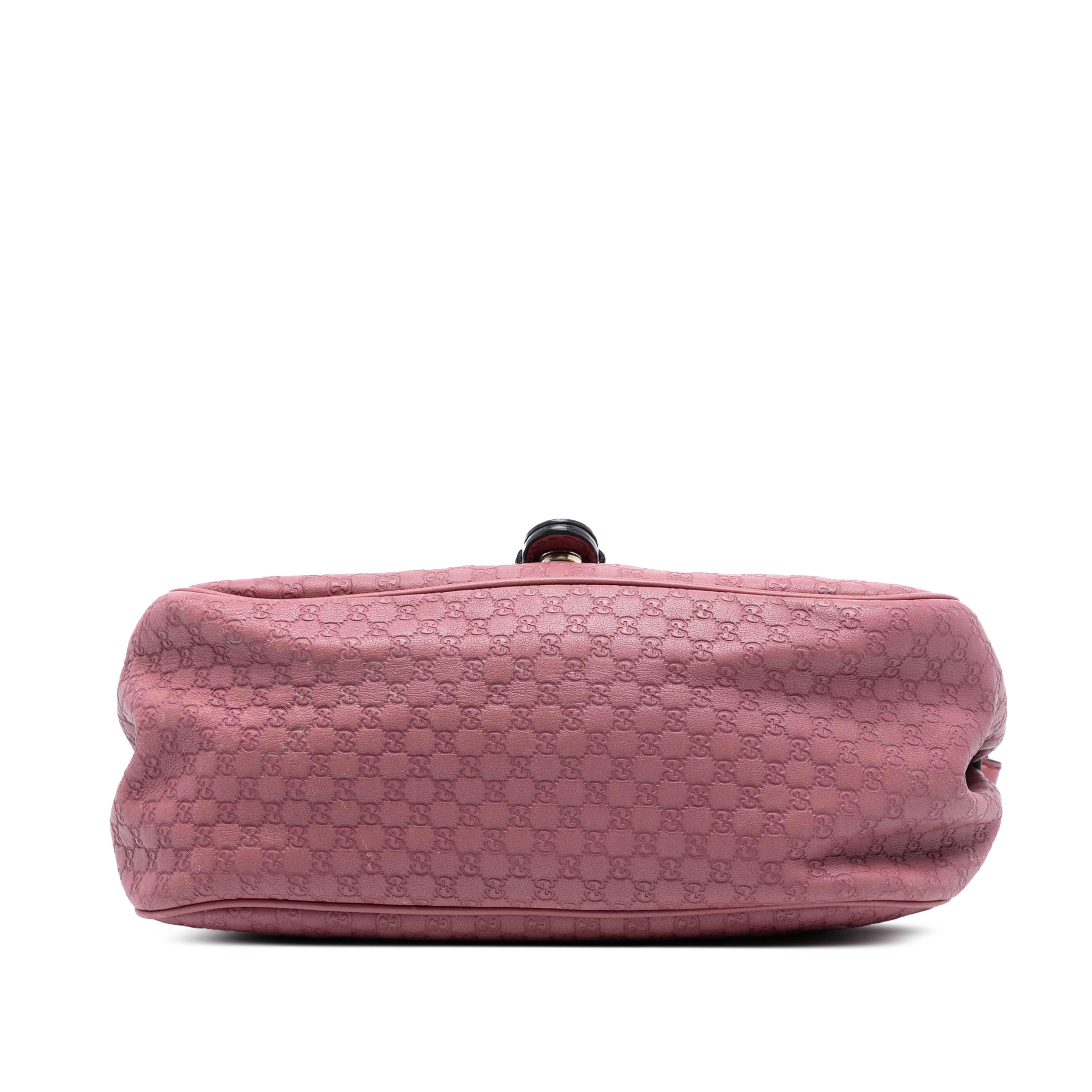 Gucci Microguccissima Sukey Crossbody, från Luxclusif, i färgen pink. Klicka för att öppna bilden i stort format