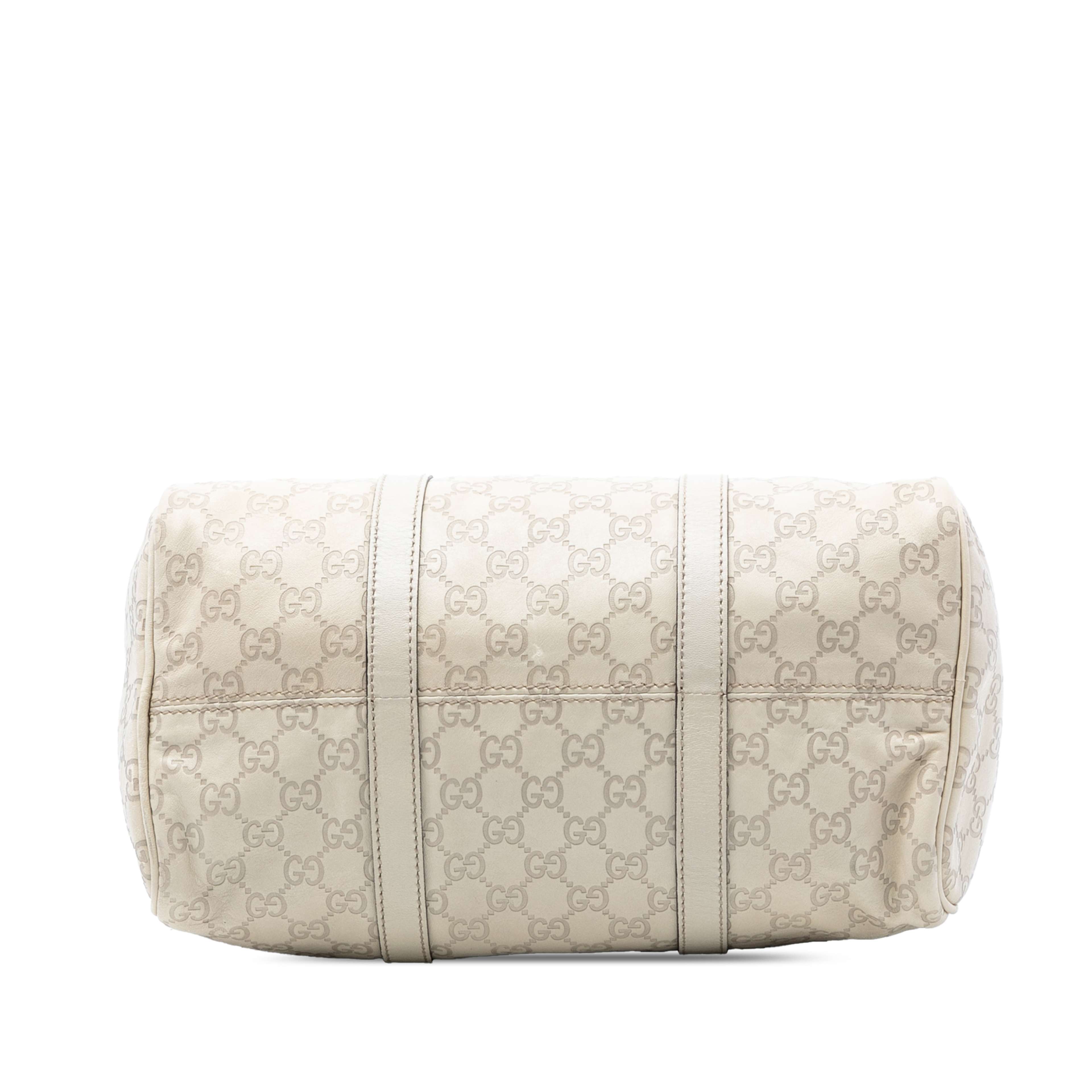 Gucci Medium Guccissima Joy Boston Bag, från Luxclusif, i färgen ivory. Klicka för att öppna bilden i stort format