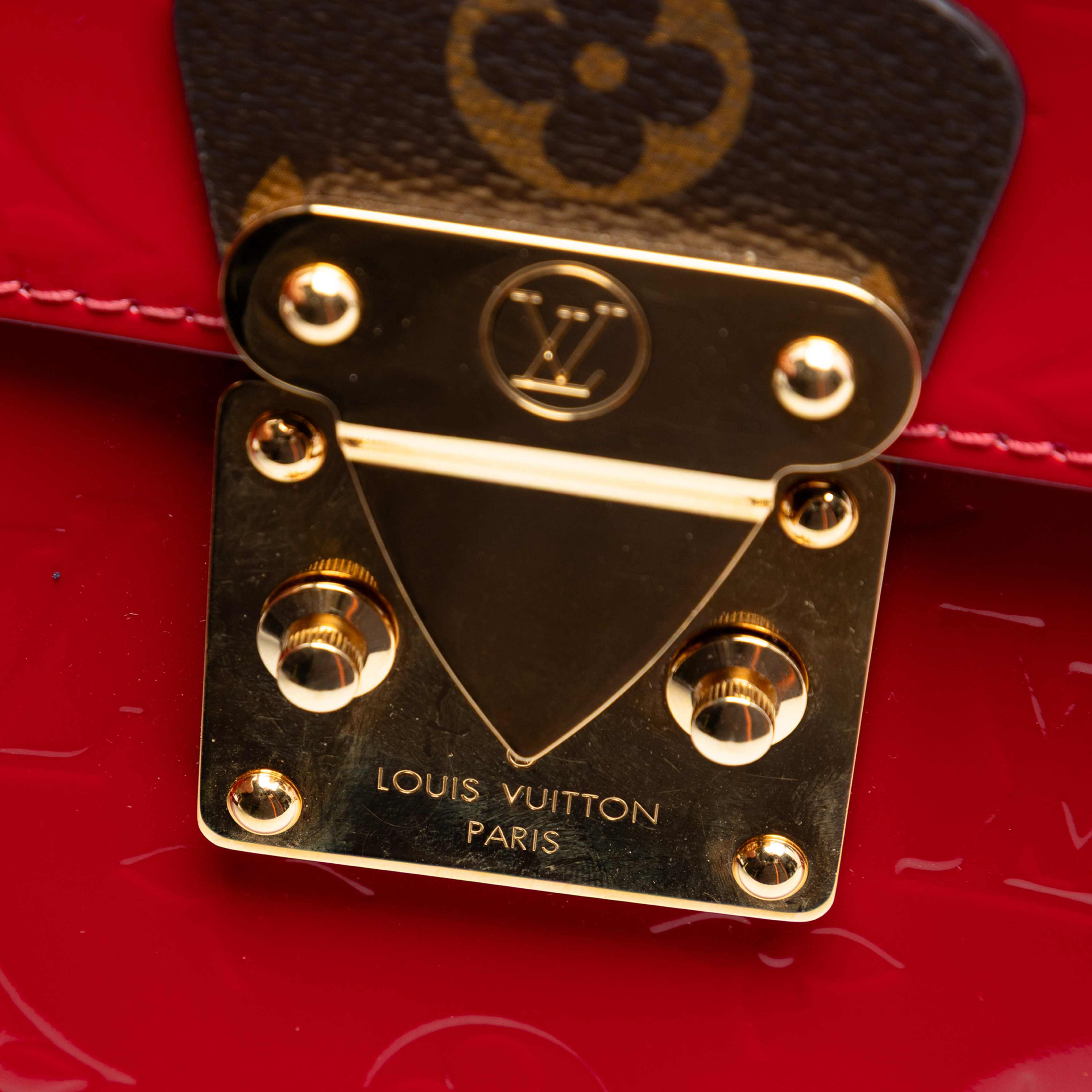 Louis Vuitton Monogram Vernis Spring Street, från Luxclusif, i färgen red. Klicka för att öppna bilden i stort format