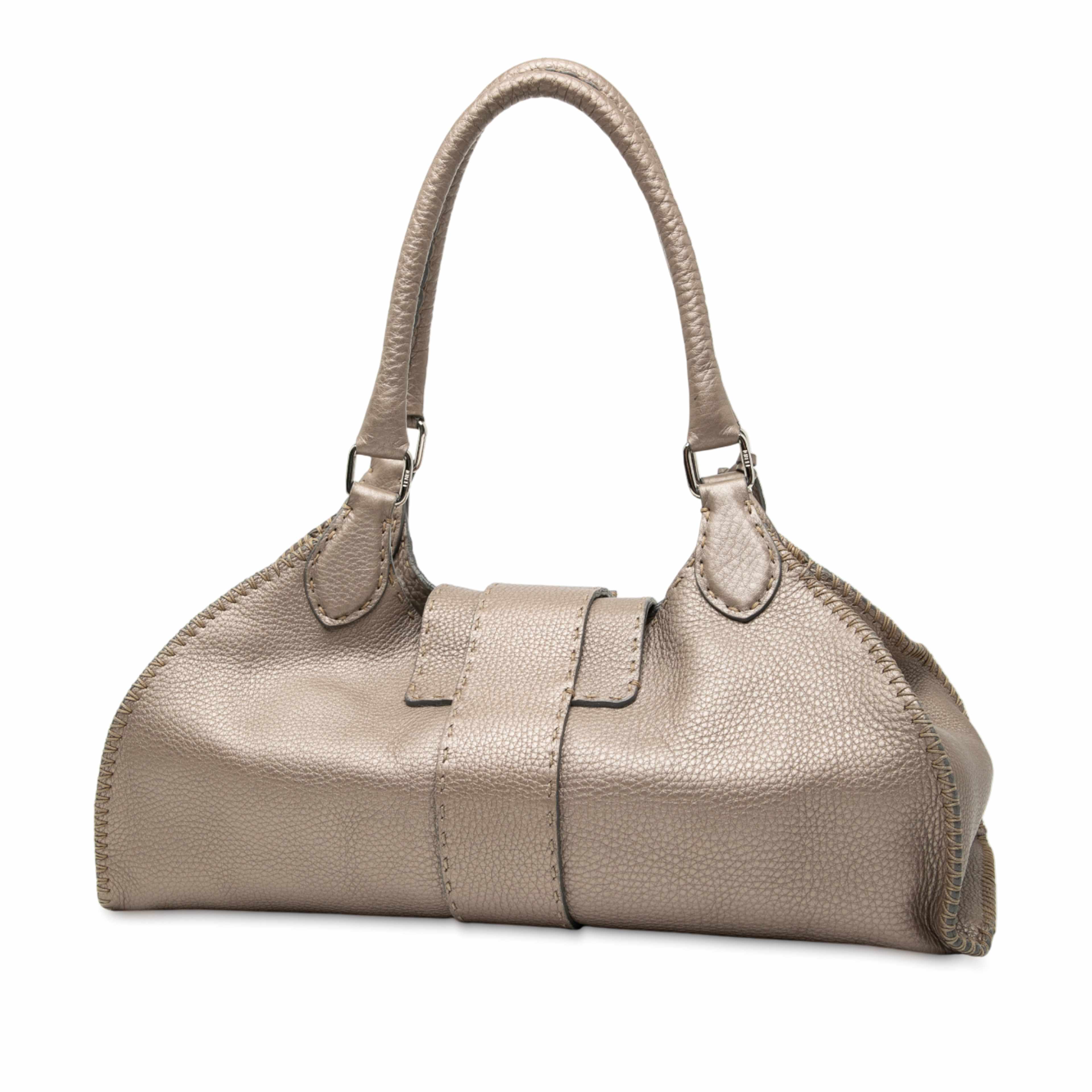 Fendi Leather Selleria Sporty Shoulder Bag, från Luxclusif, i färgen taupe. Klicka för att öppna bilden i stort format