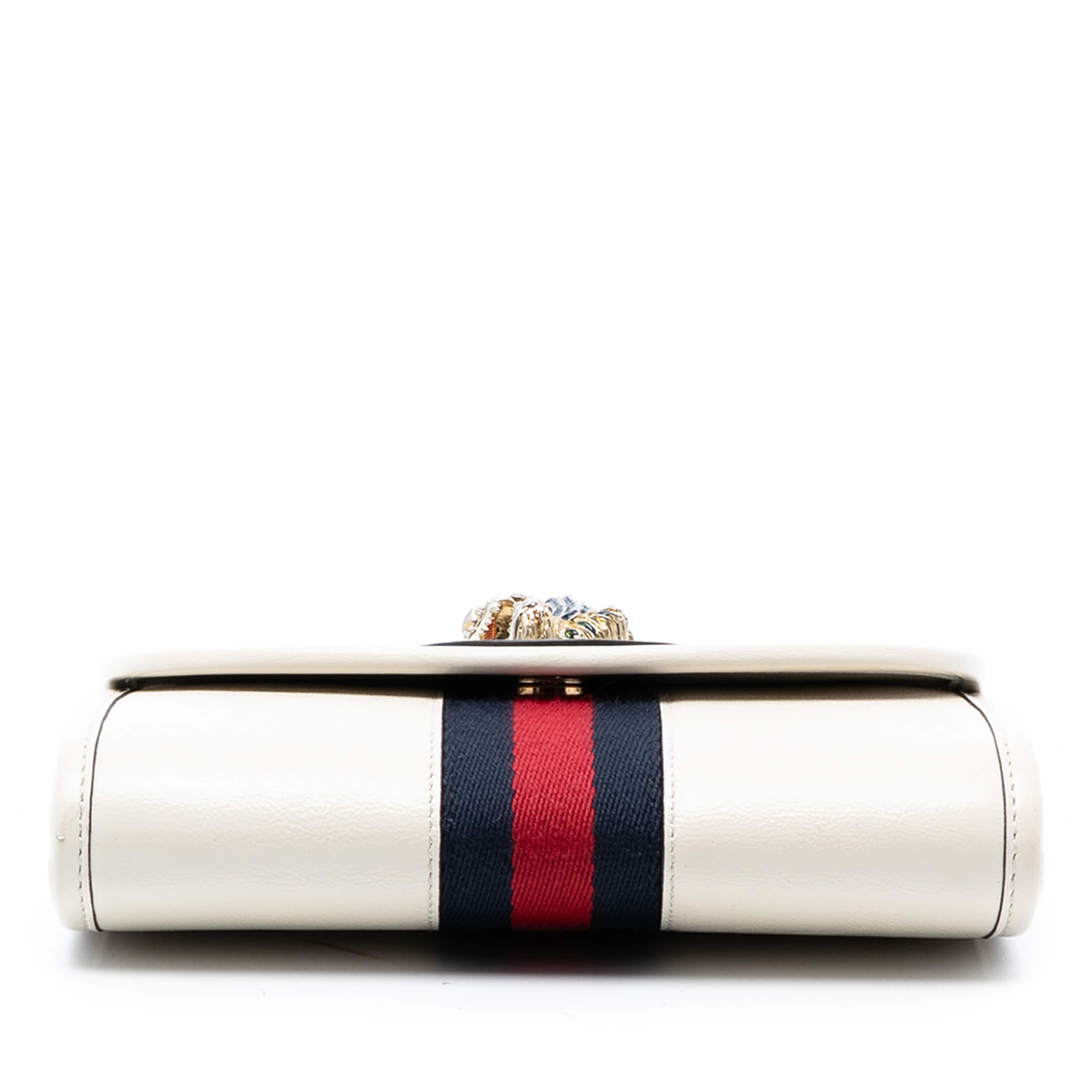 Gucci Mini Leather Rajah Web Chain Crossbody, från Luxclusif, i färgen white. Klicka för att öppna bilden i stort format