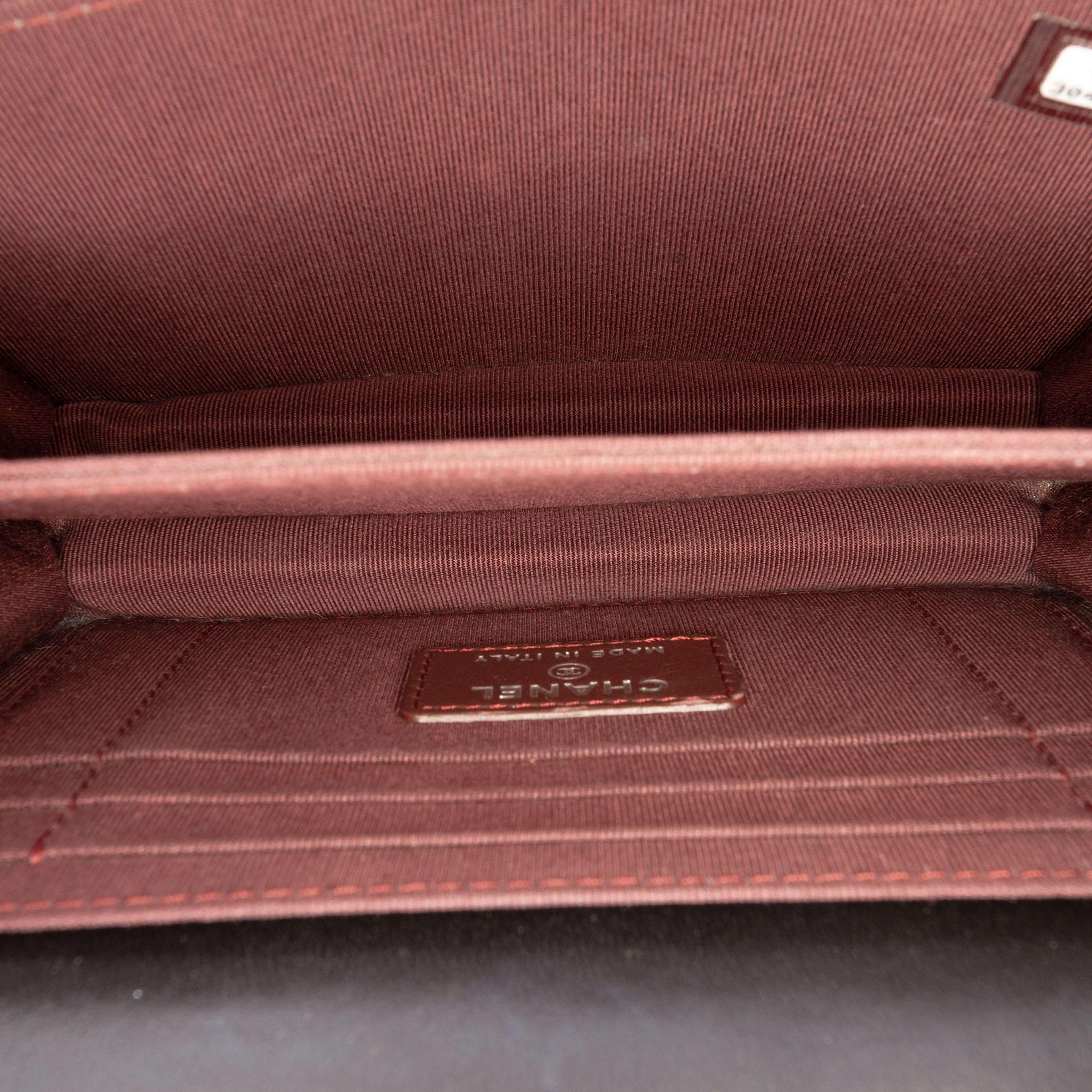 Chanel Mini Cc Lambskin Wallet On Chain, från Luxclusif, i färgen black. Klicka för att öppna bilden i stort format