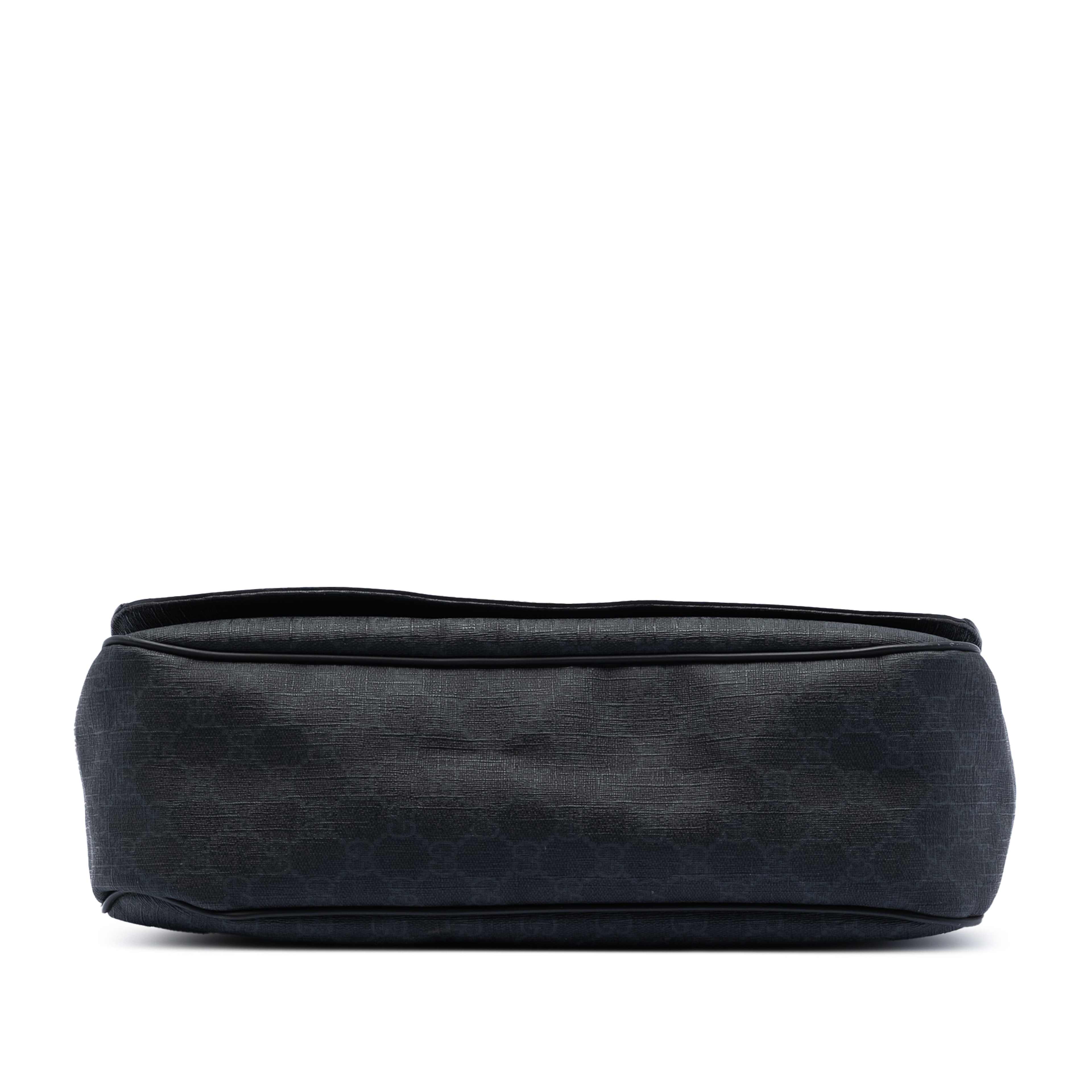 Gucci Gg Supreme Messenger Bag, från Luxclusif, i färgen black. Klicka för att öppna bilden i stort format