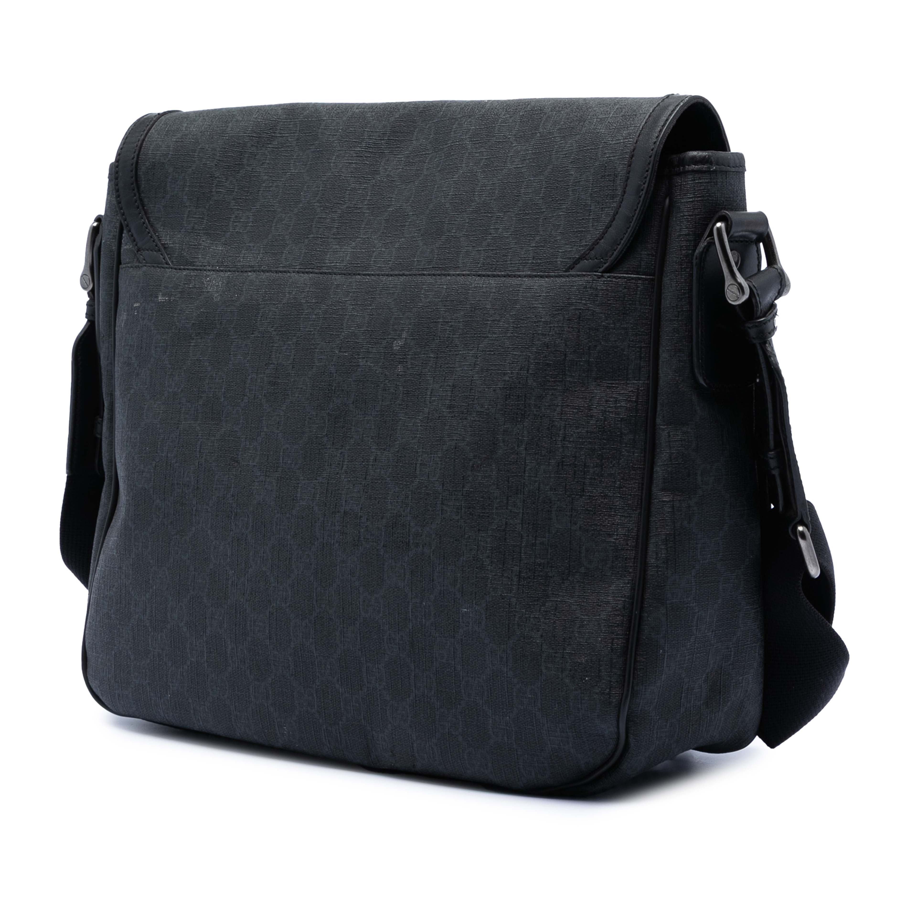 Gucci Gg Supreme Messenger Bag, från Luxclusif, i färgen black. Klicka för att öppna bilden i stort format
