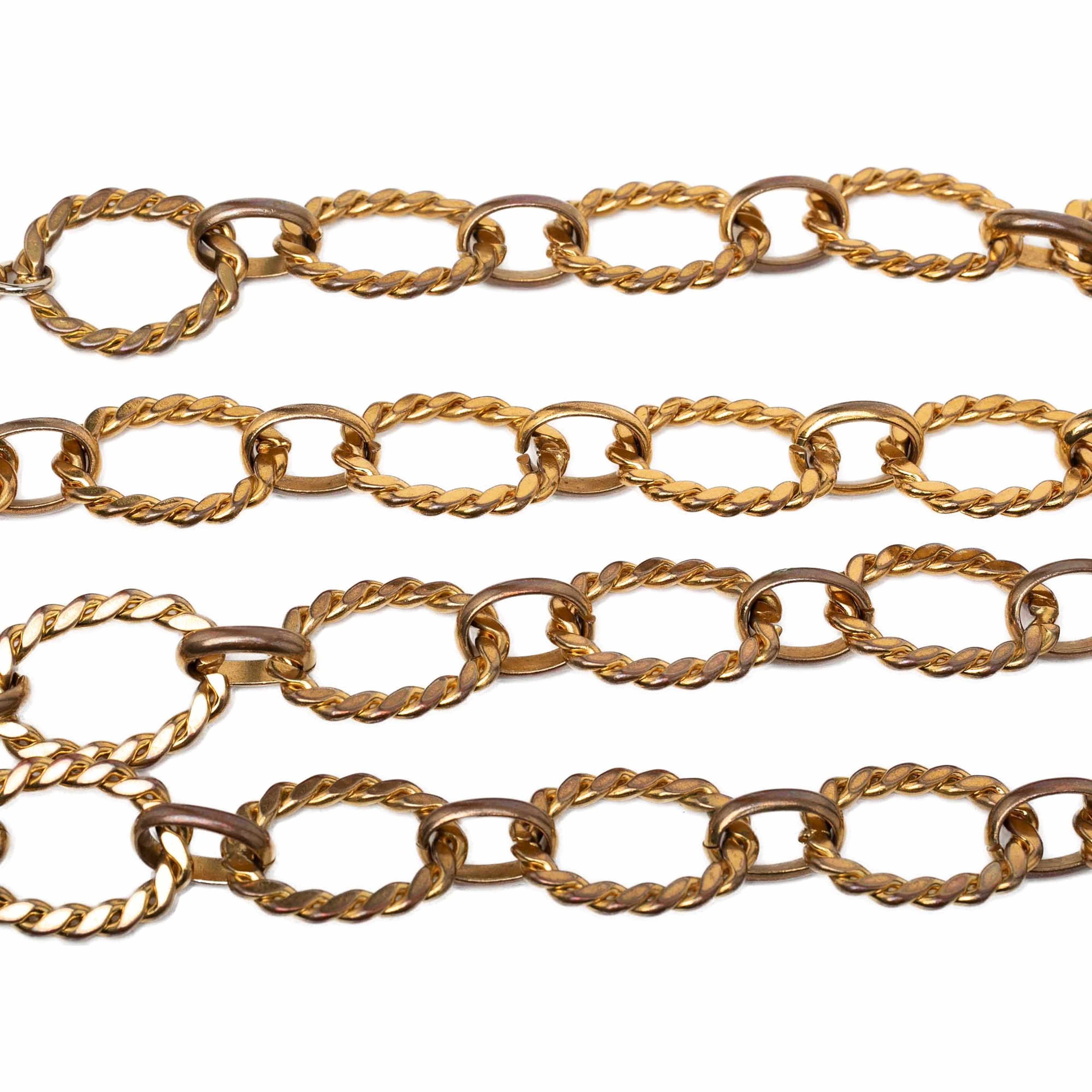 Chanel Gold Plated Cc Medallion Chain Link Belt, från Luxclusif, i färgen guld. Klicka för att öppna bilden i stort format