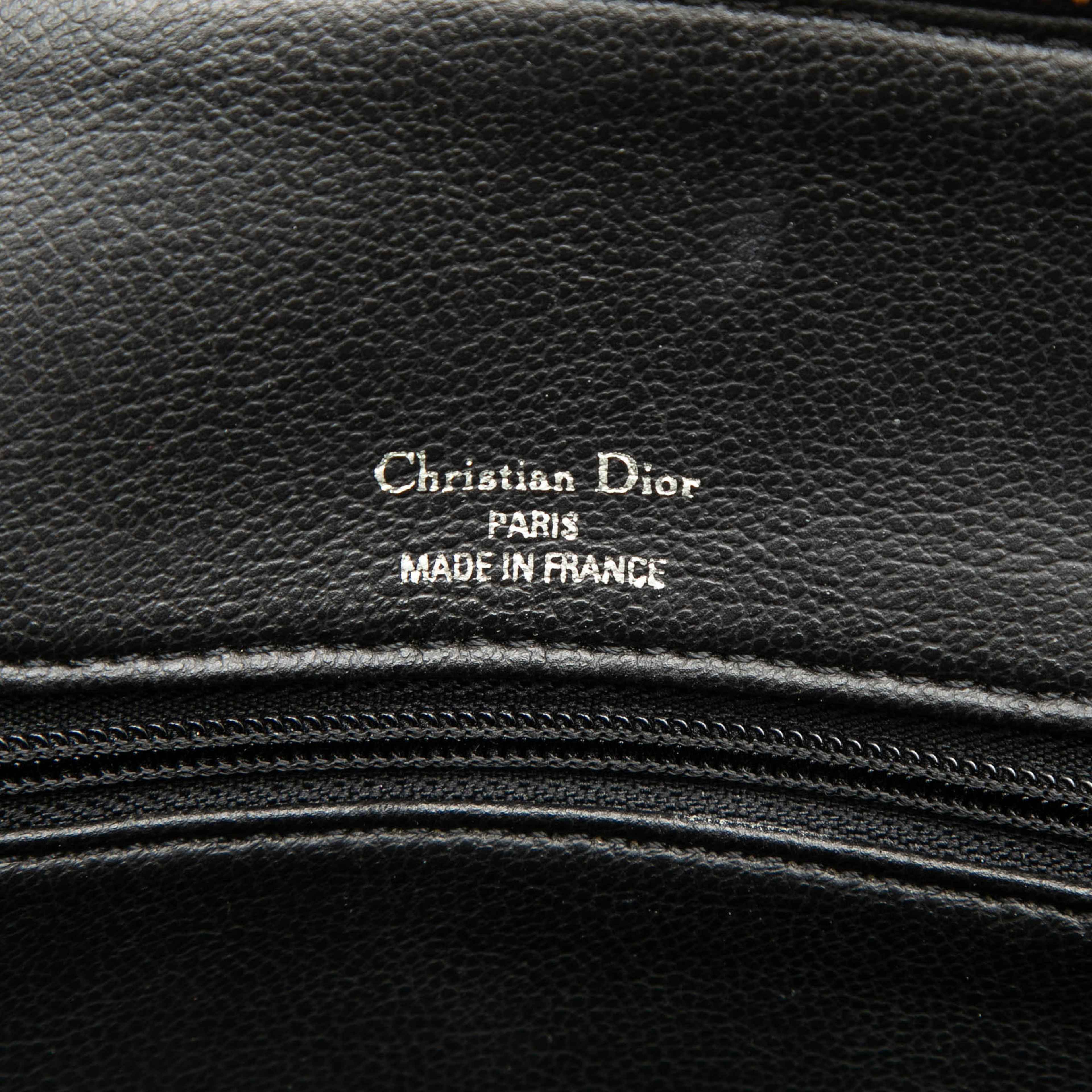 Dior Leather Logo Shoulder Bag, från Luxclusif, i färgen black. Klicka för att öppna bilden i stort format