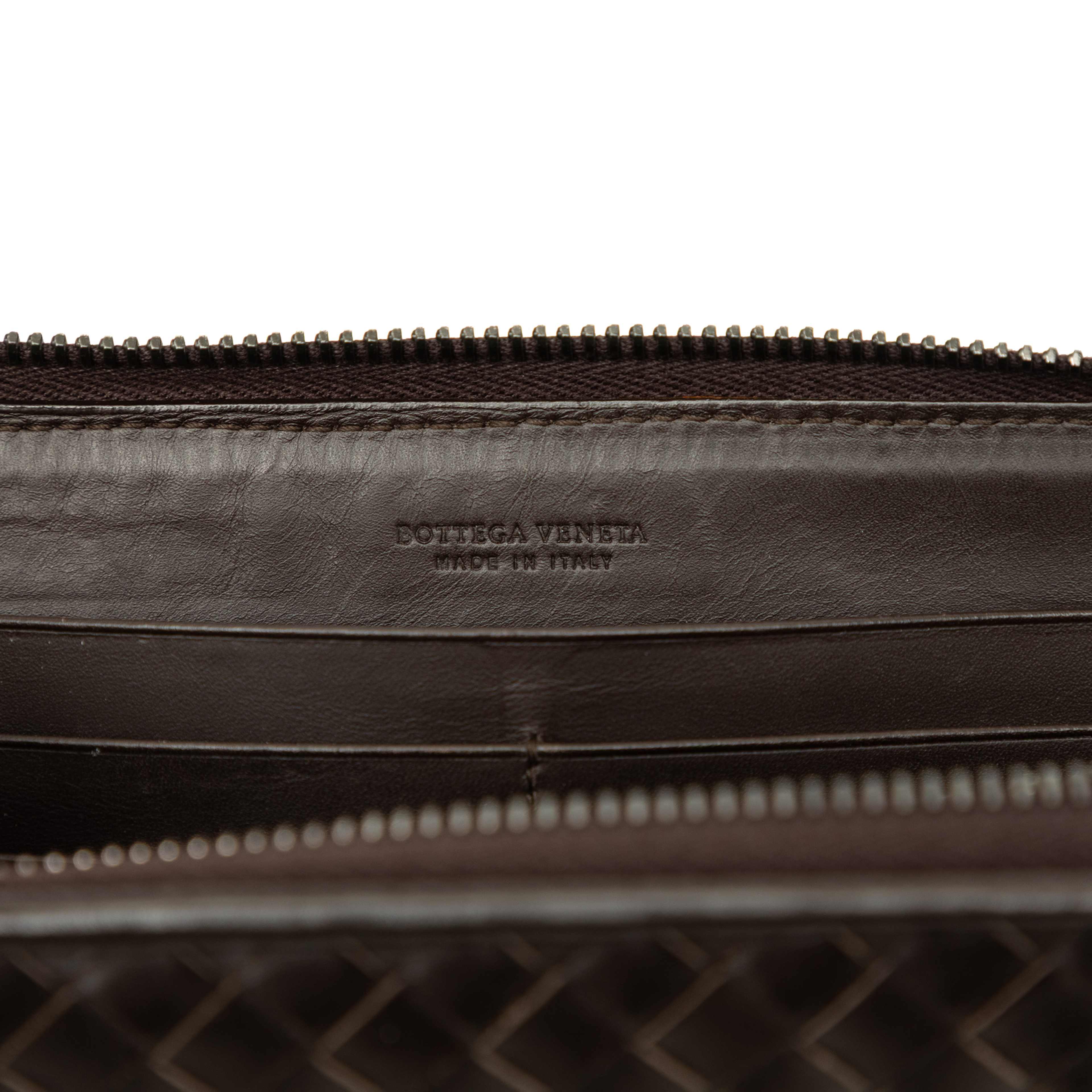 Bottega Veneta Nappa Intrecciato Zip Around Wallet, från Luxclusif, i färgen brun. Klicka för att öppna bilden i stort format