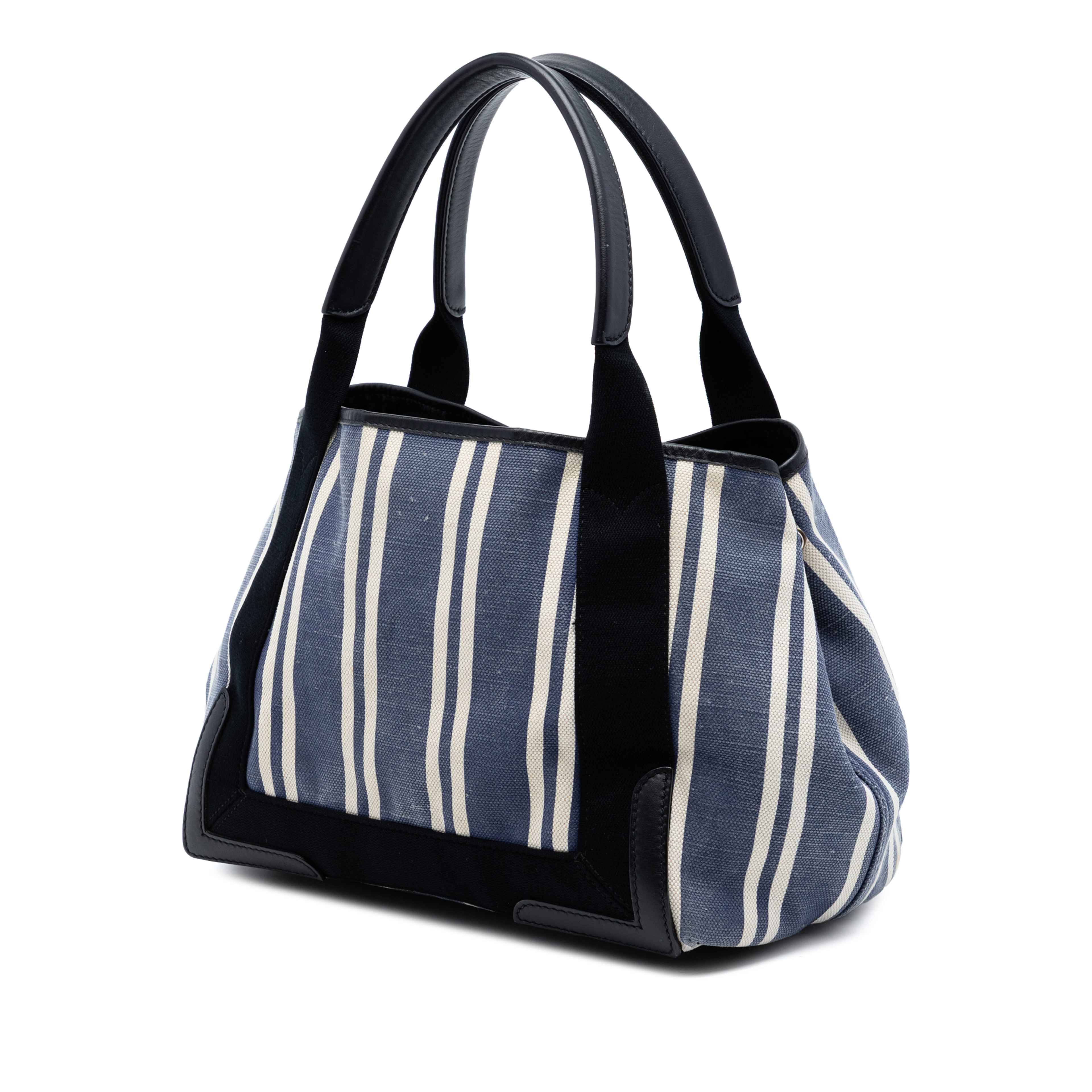 Balenciaga Canvas Striped Navy Cabas S, från Luxclusif, i färgen blue. Klicka för att öppna bilden i stort format