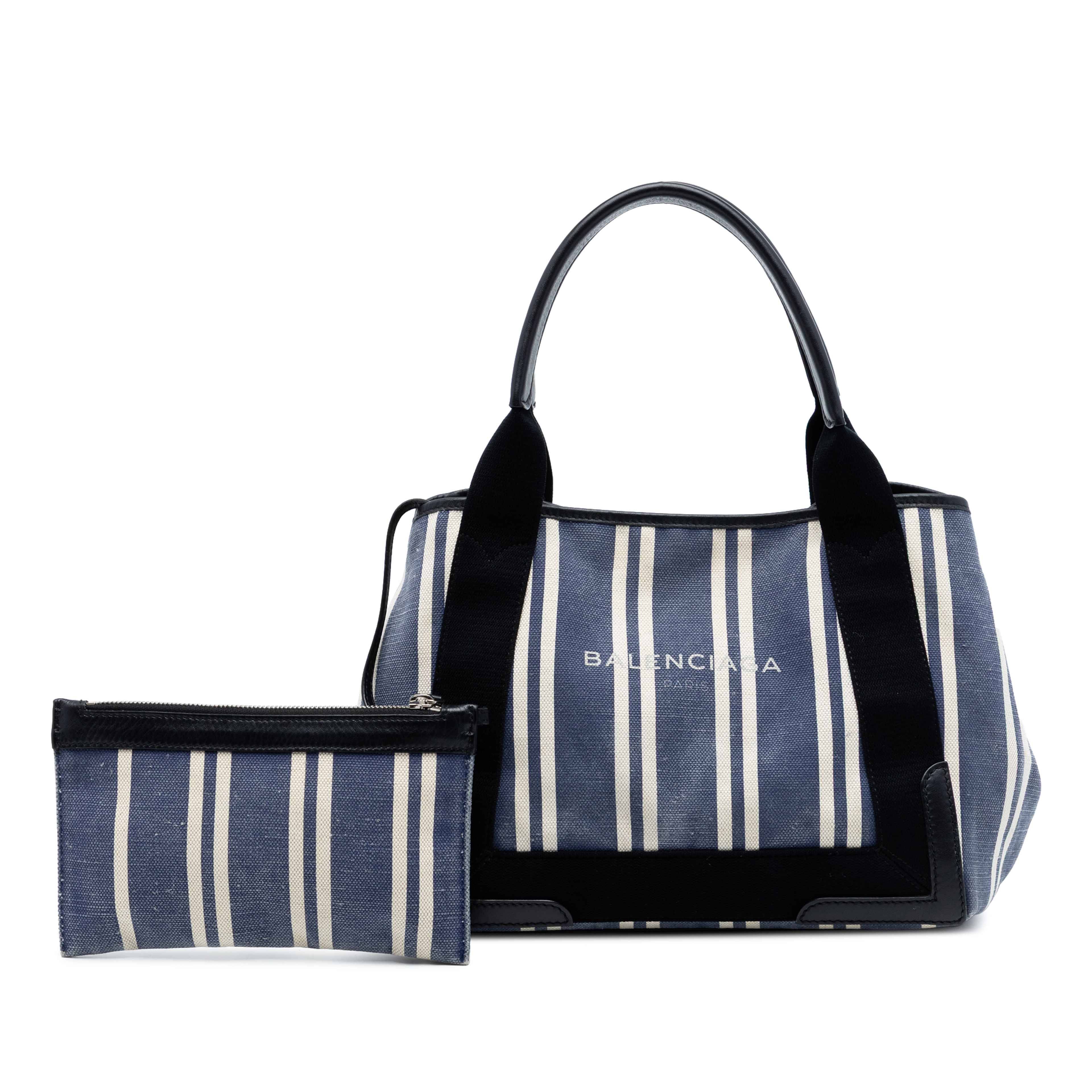 Balenciaga Canvas Striped Navy Cabas S, från Luxclusif, i färgen blå. Klicka för att öppna bilden i stort format
