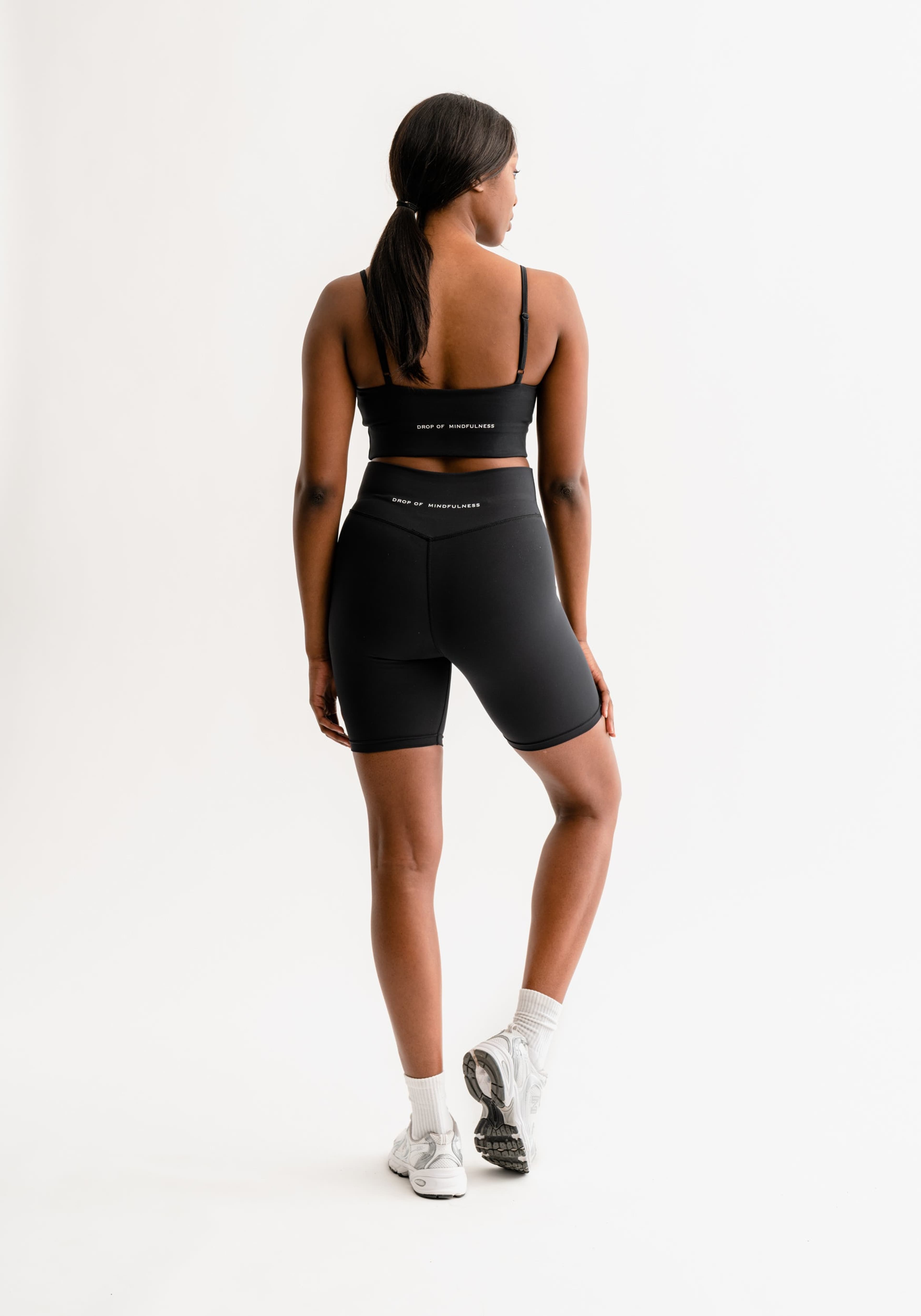 Ultimate Bike Shorts, från Drop of Mindfulness, i färgen black. Klicka för att öppna bilden i stort format