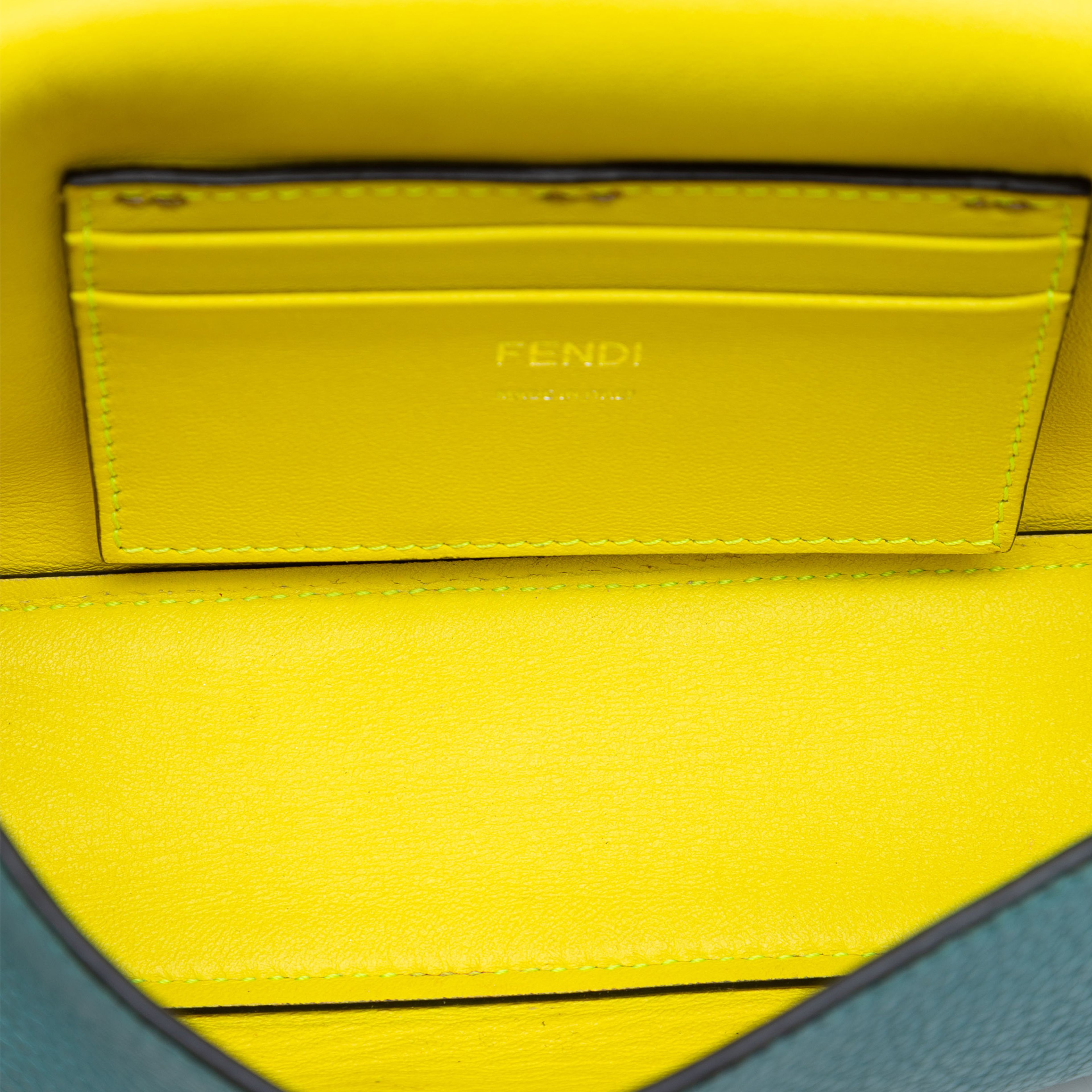 Fendi Mini Leather Baguette Satchel, från Luxclusif, i färgen light blue. Klicka för att öppna bilden i stort format