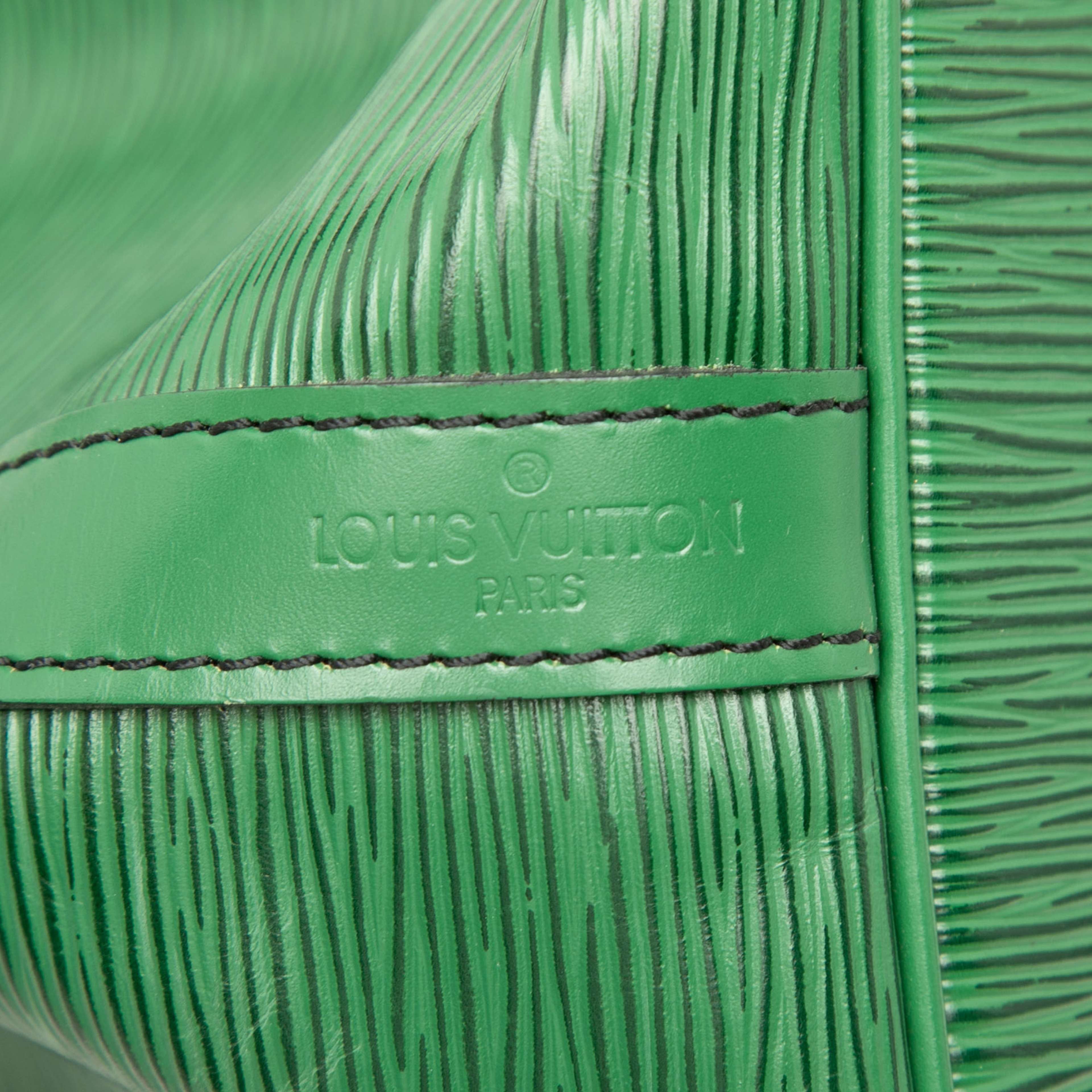 Louis Vuitton Epi Petit Noe, från Luxclusif, i färgen grön. Klicka för att öppna bilden i stort format