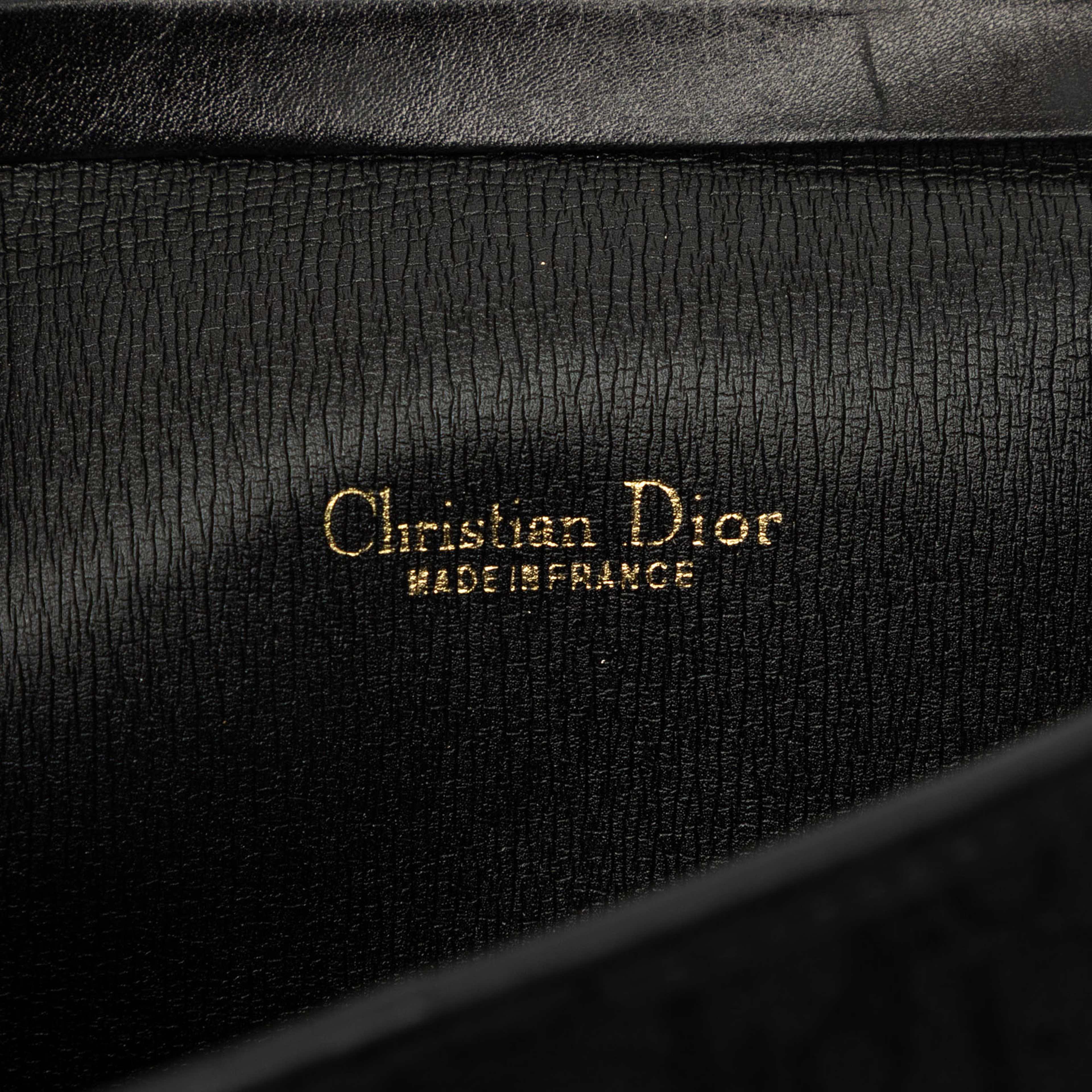Dior Diorissimo Trotter Canvas Chain Shoulder Bag, från Luxclusif, i färgen svart. Klicka för att öppna bilden i stort format
