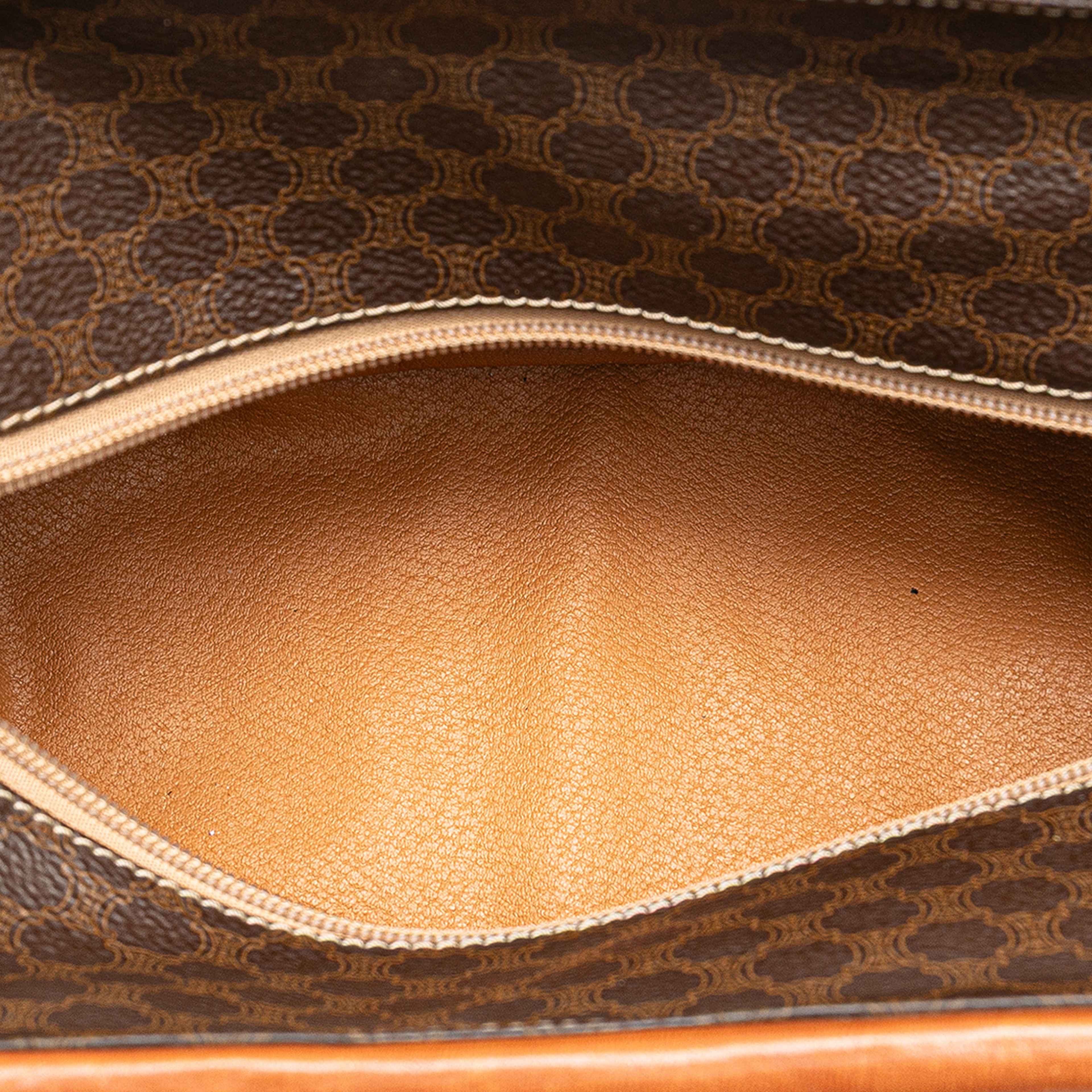 Celine Macadam Coated Canvas Handbag, från Luxclusif, i färgen brown. Klicka för att öppna bilden i stort format