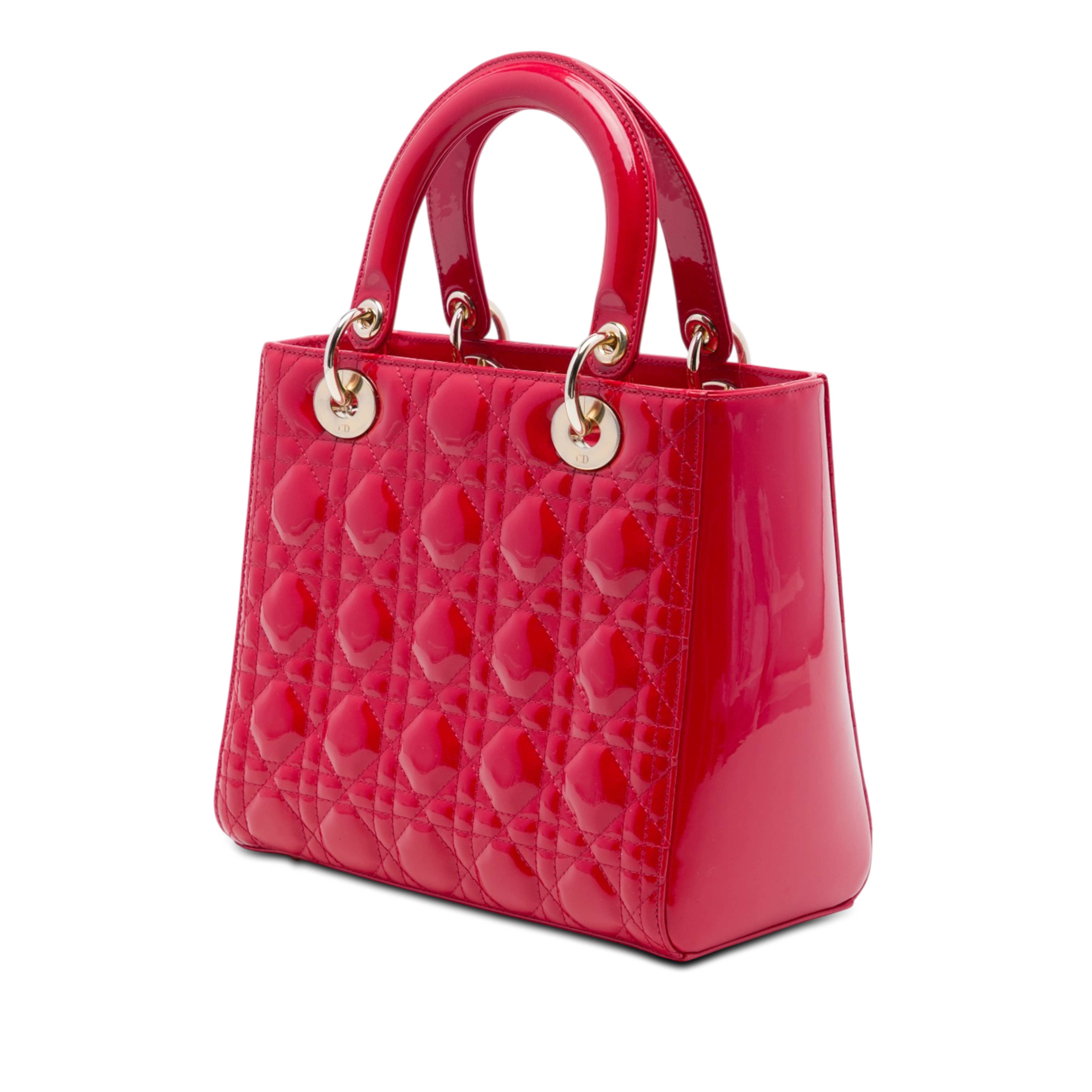Dior Medium Patent Cannage Lady Dior, från Luxclusif, i färgen röd. Klicka för att öppna bilden i stort format