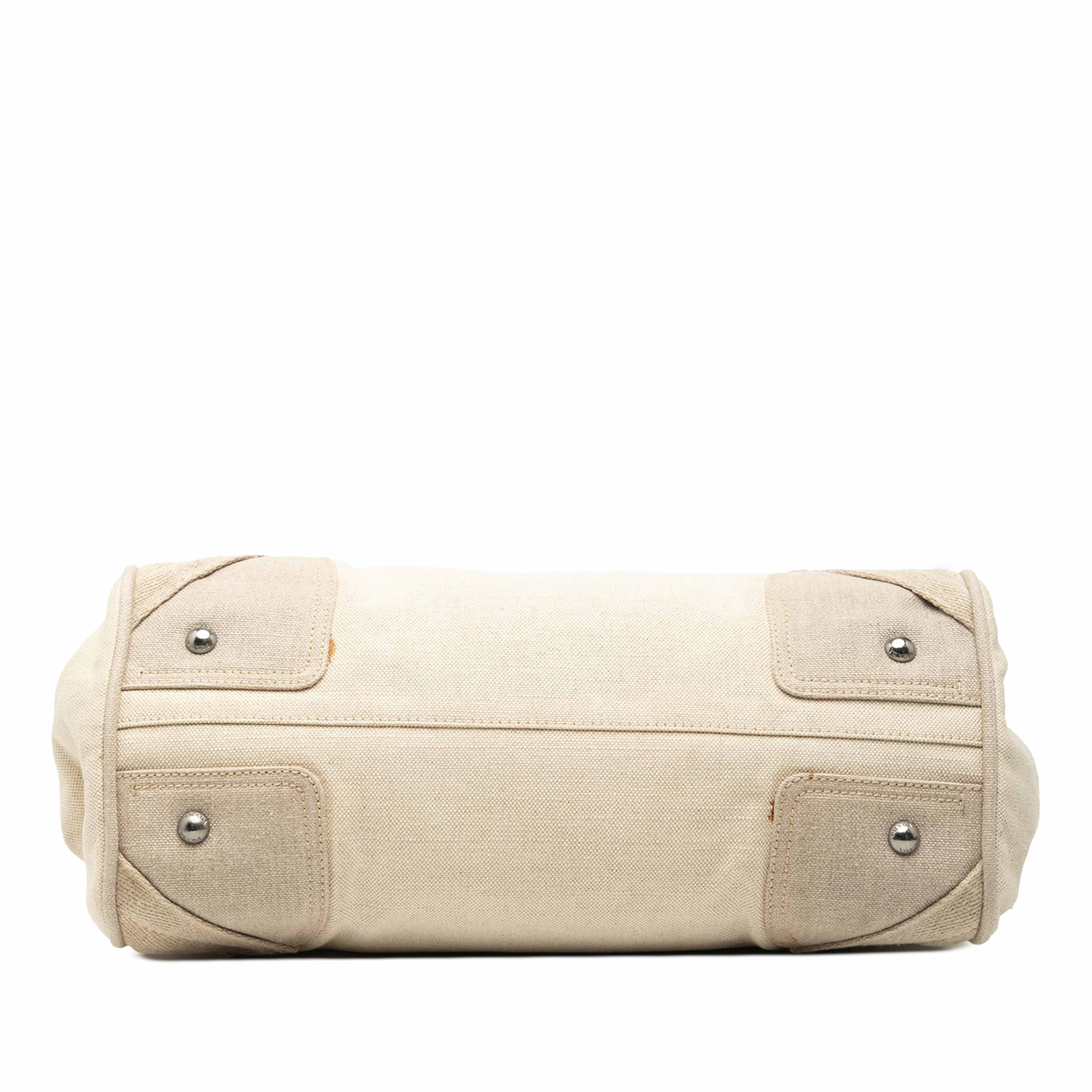 Prada Canvas Canapa Mistolino Frame Satchel, från Luxclusif, i färgen vit. Klicka för att öppna bilden i stort format