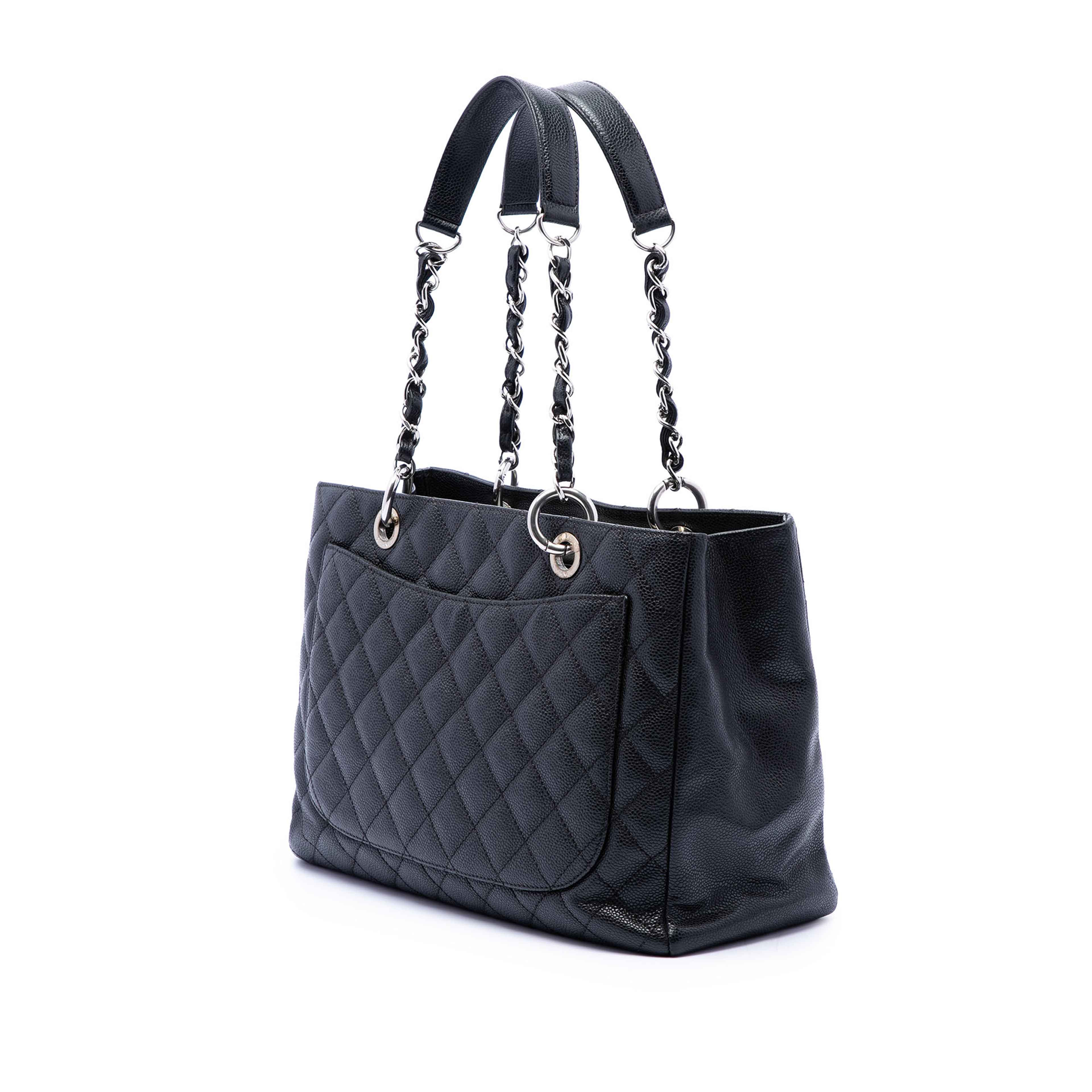 Chanel Caviar Grand Shopping Tote, från Luxclusif, i färgen black. Klicka för att öppna bilden i stort format