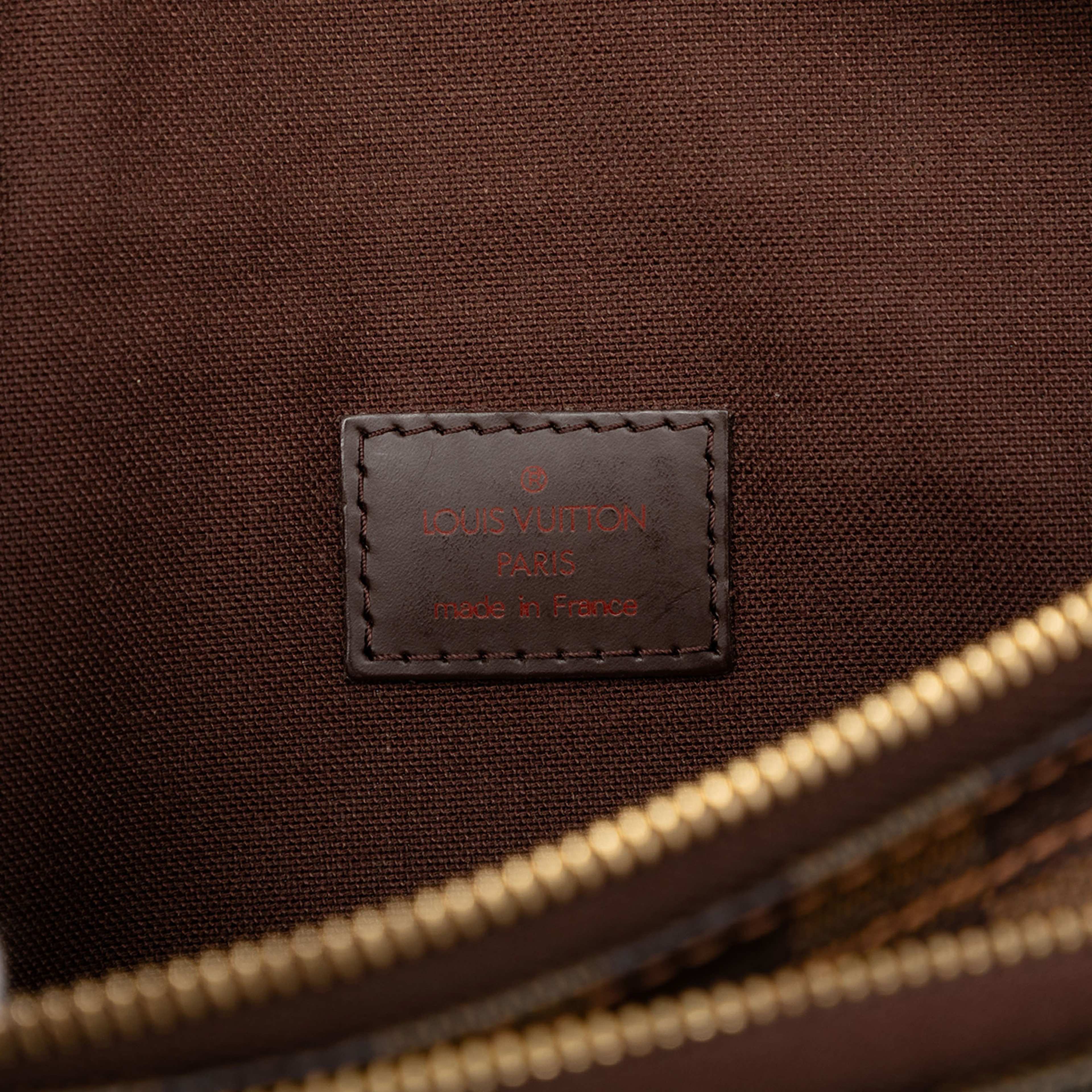 Louis Vuitton Damier Ebene Melville Bum Bag, från Luxclusif, i färgen brun. Klicka för att öppna bilden i stort format