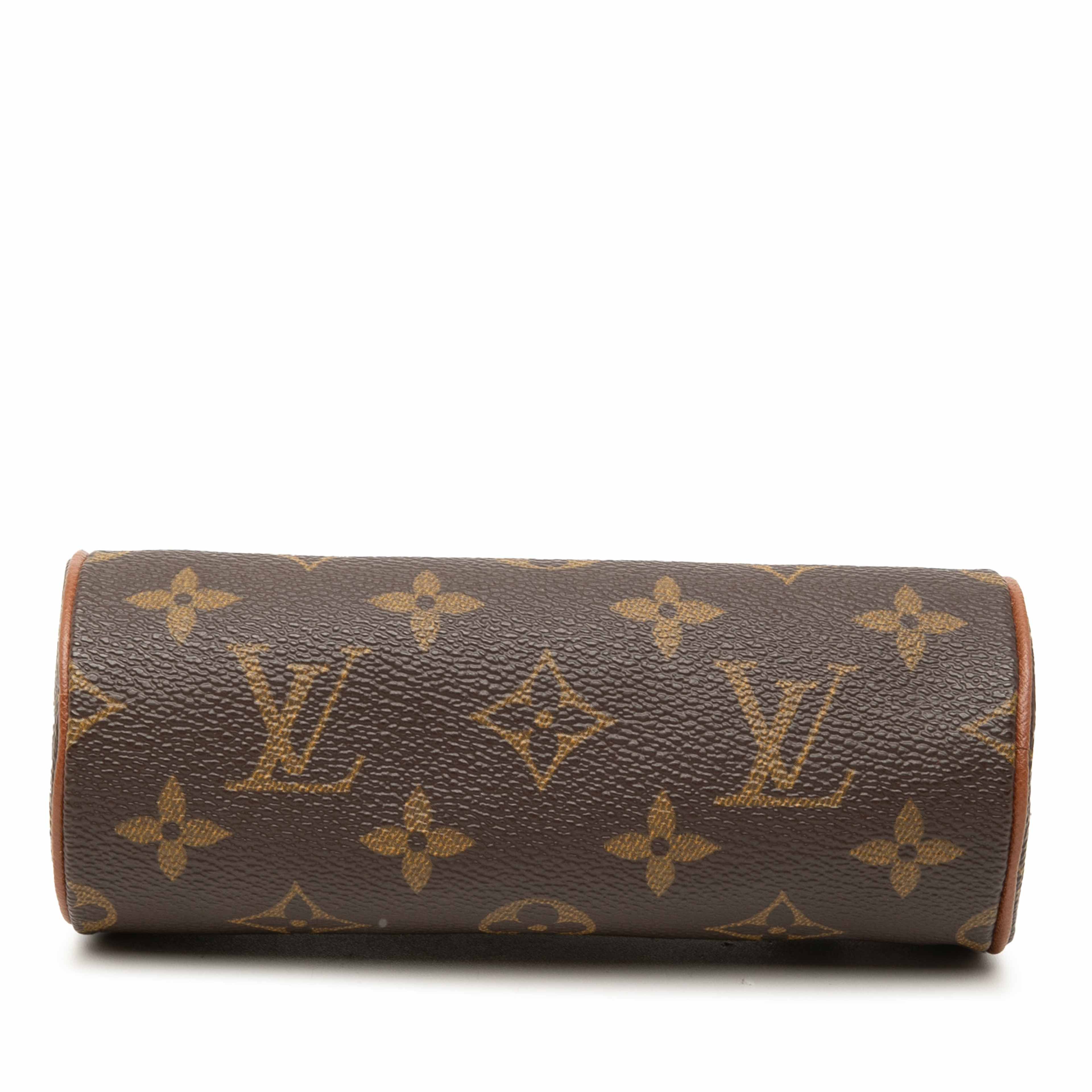 Louis Vuitton Monogram Papillon Pochette, från Luxclusif, i färgen brun. Klicka för att öppna bilden i stort format