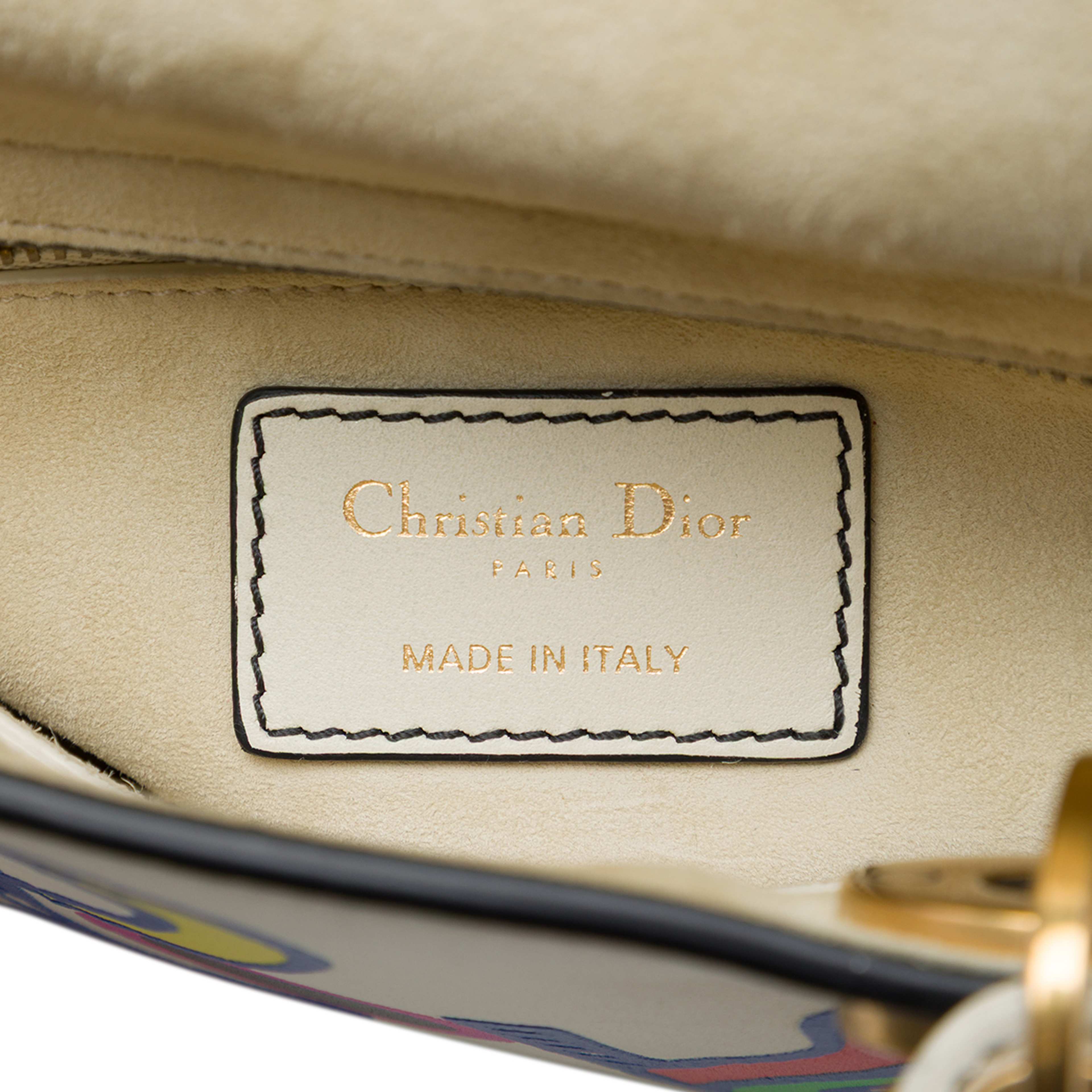 Dior Dioramour Niki De Saint Phalle Mini Calfskin Love Lady Dior, från Luxclusif, i färgen vit. Klicka för att öppna bilden i stort format