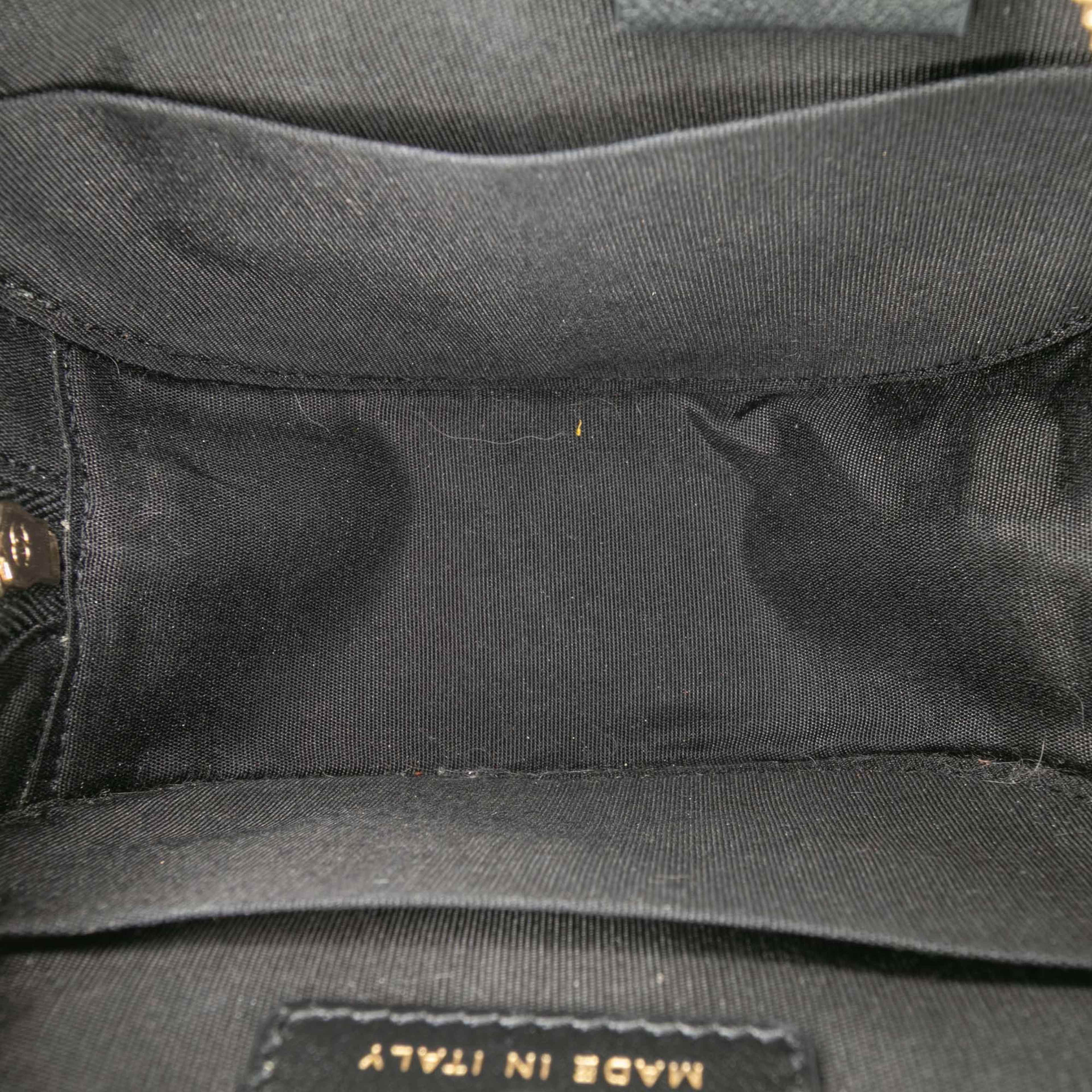 Chanel Caviar Cc Filigree Round Clutch With Chain, från Luxclusif, i färgen black. Klicka för att öppna bilden i stort format