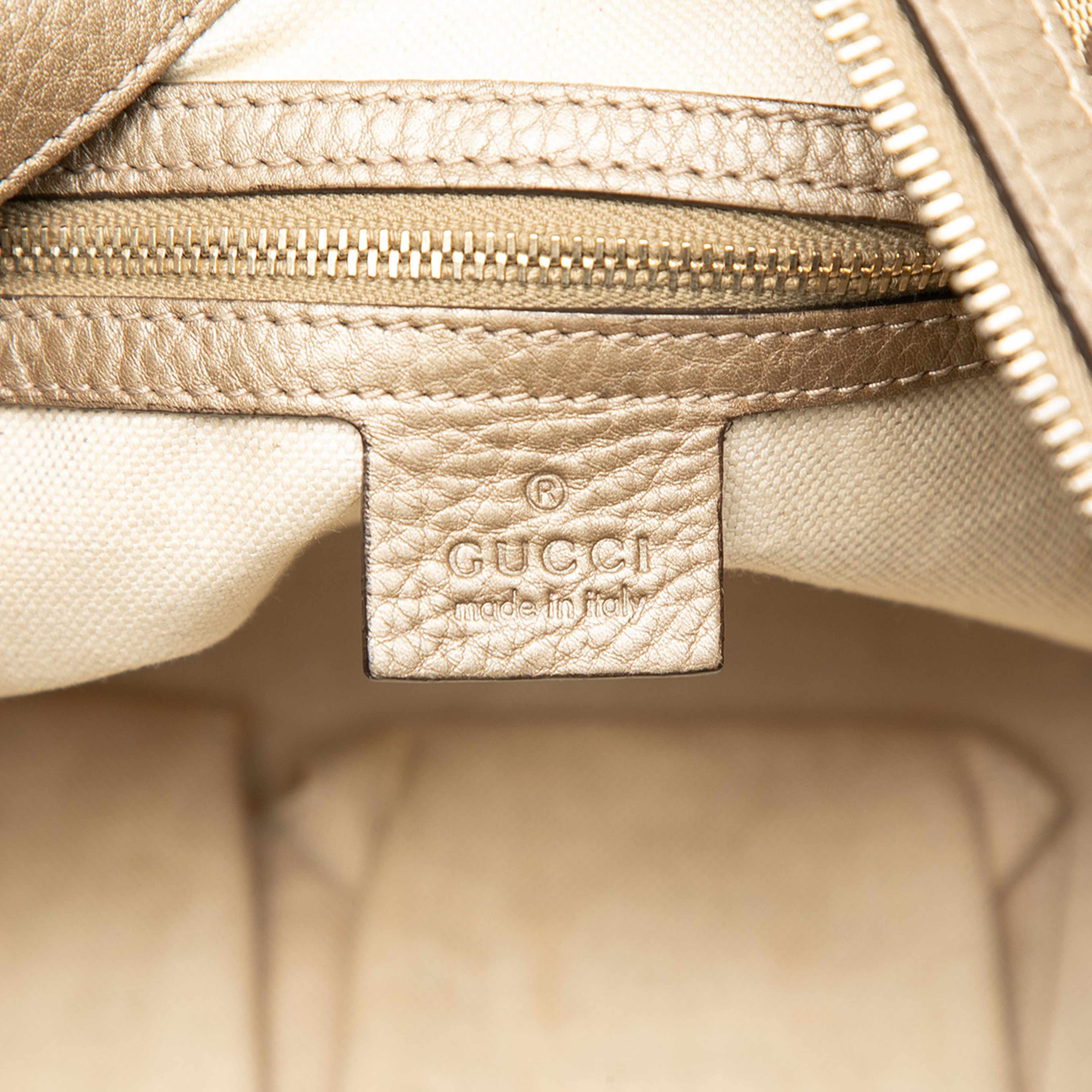 Gucci Large Gg Canvas Bella Shoulder Bag, från Luxclusif, i färgen beige. Klicka för att öppna bilden i stort format