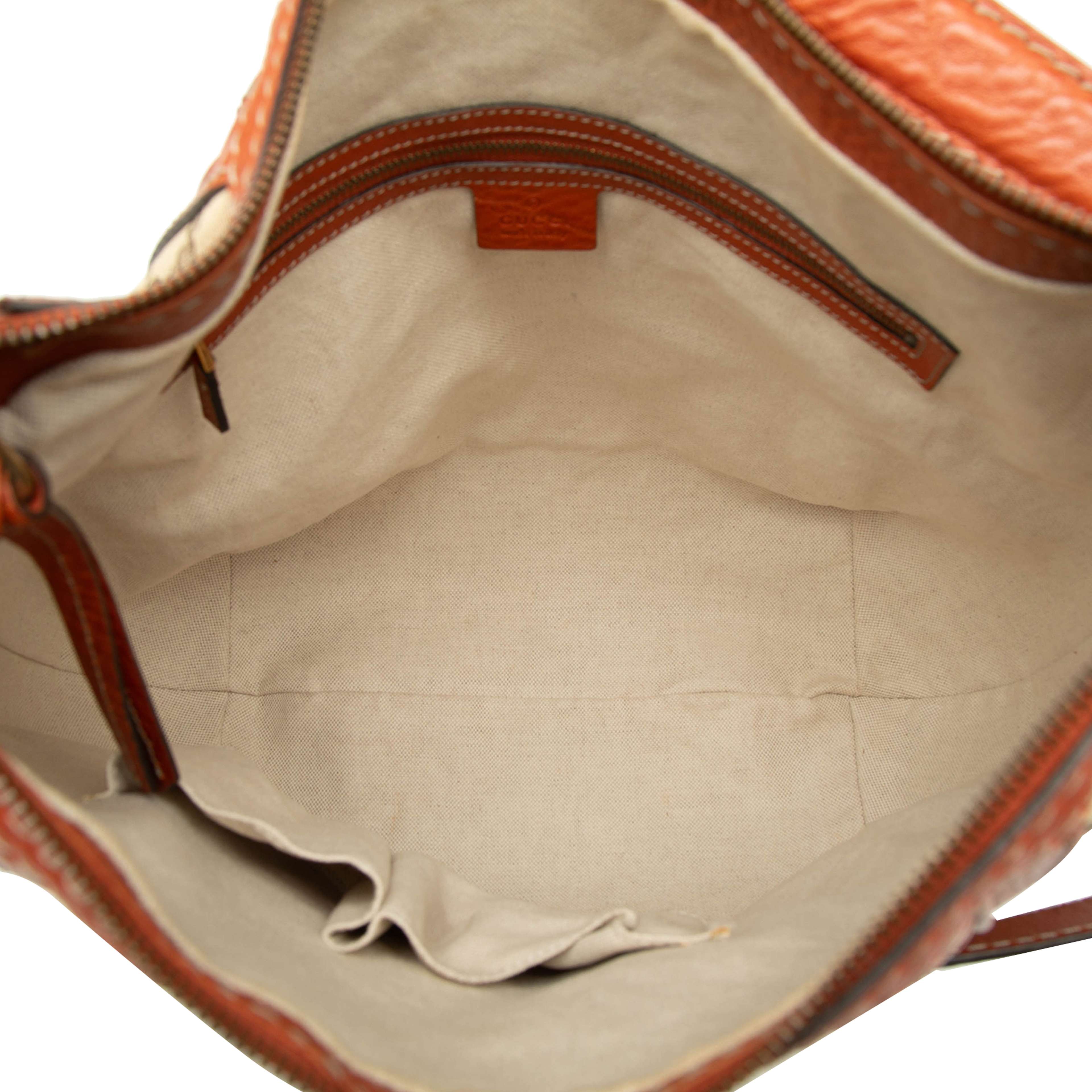 Gucci Medium Gg Canvas Running Satchel, från Luxclusif, i färgen beige. Klicka för att öppna bilden i stort format