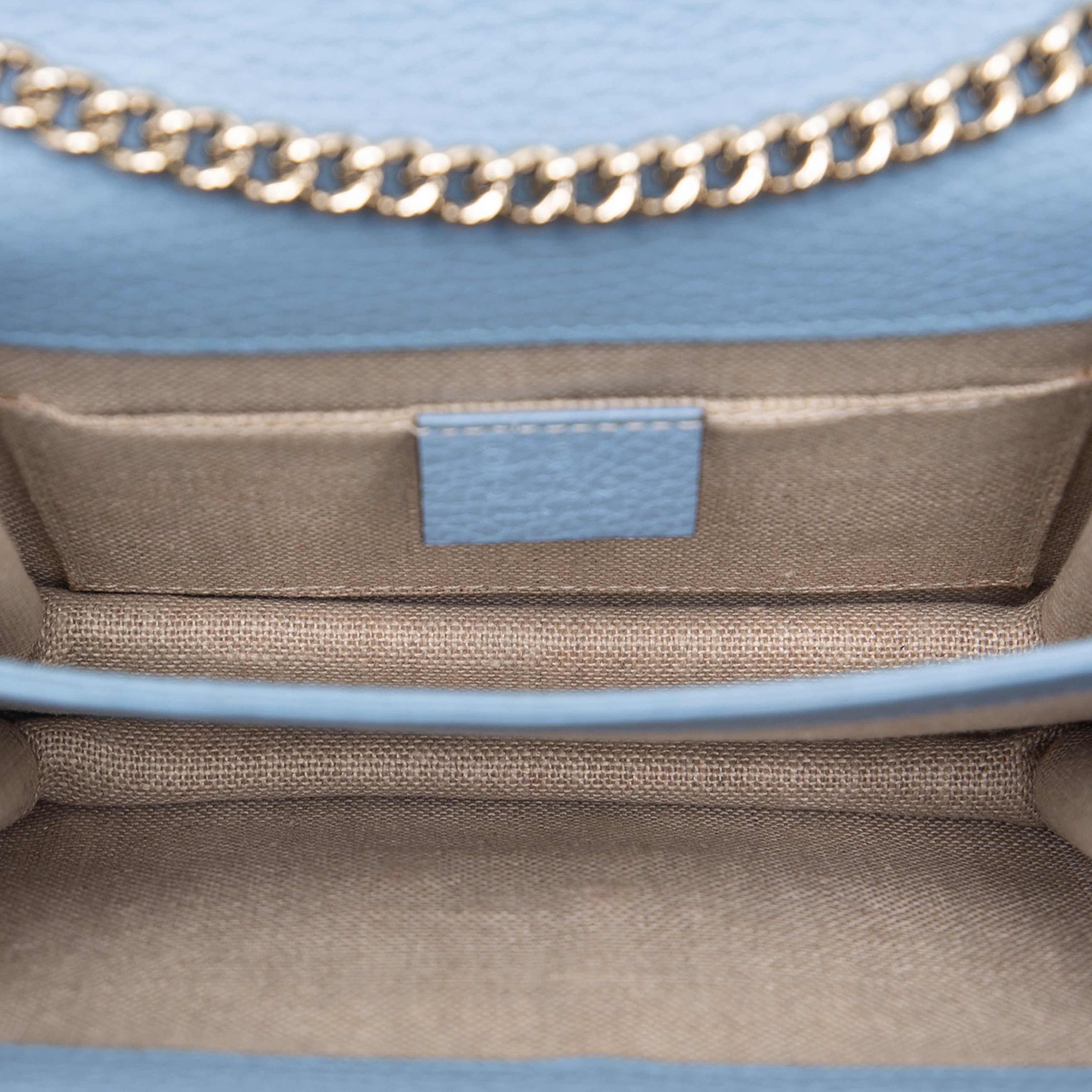 Gucci Small Dollar Calfskin Interlocking G Crossbody, från Luxclusif, i färgen light blue. Klicka för att öppna bilden i stort format