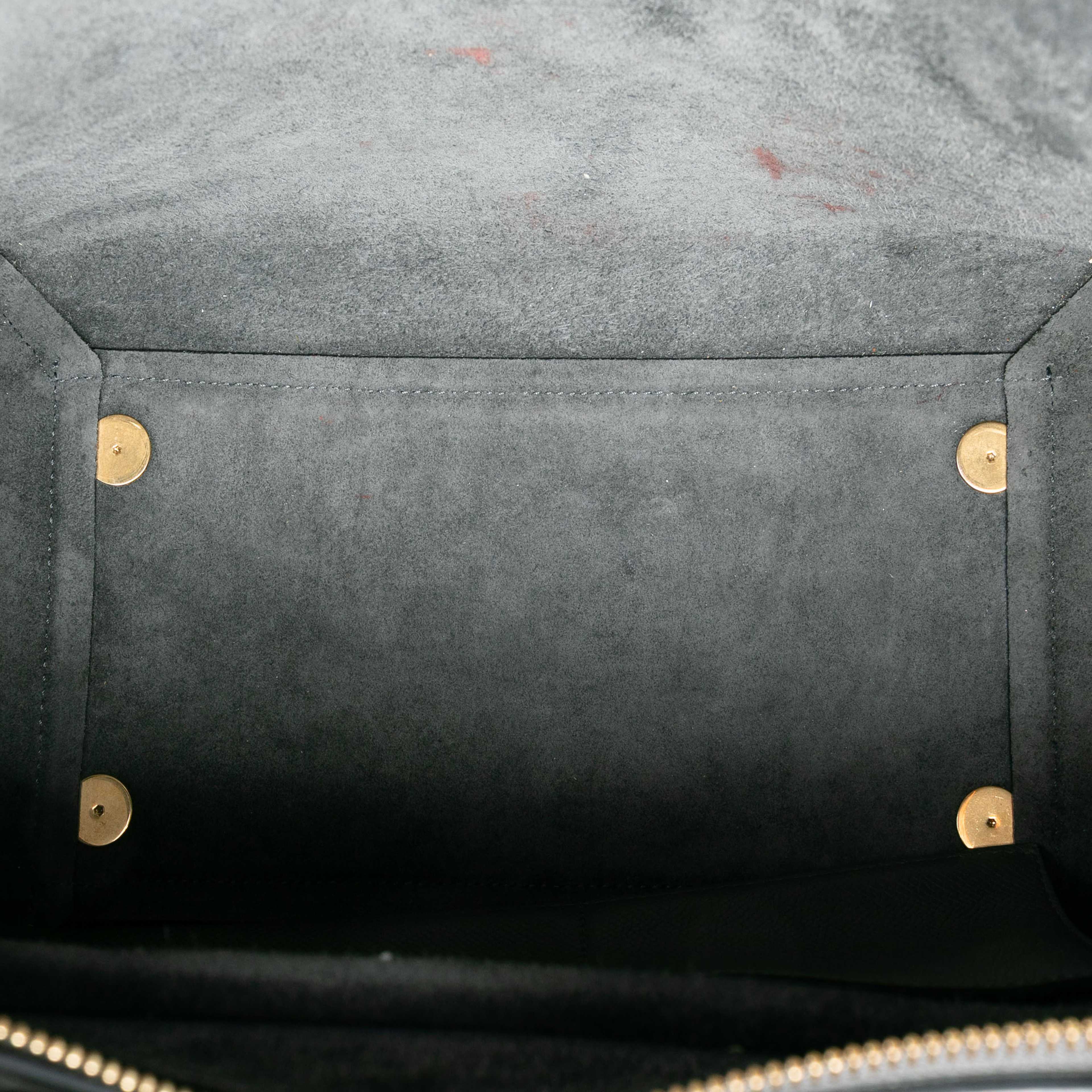 Celine Mini Grained Calfskin Belt Bag, från Luxclusif, i färgen dark gray. Klicka för att öppna bilden i stort format