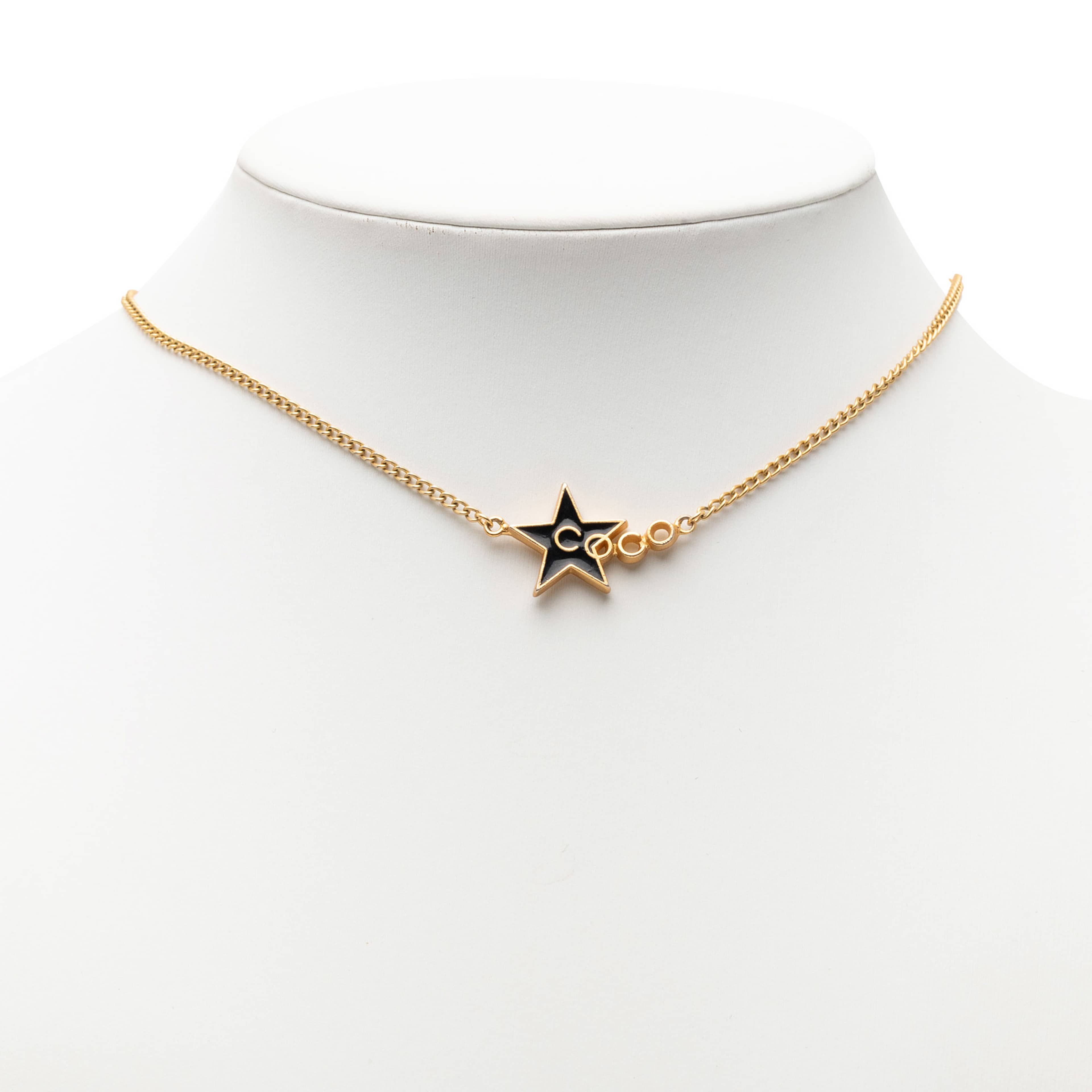 Chanel Gold Plated Enamel Coco Star Pendant Necklace, från Luxclusif, i färgen gold. Klicka för att öppna bilden i stort format