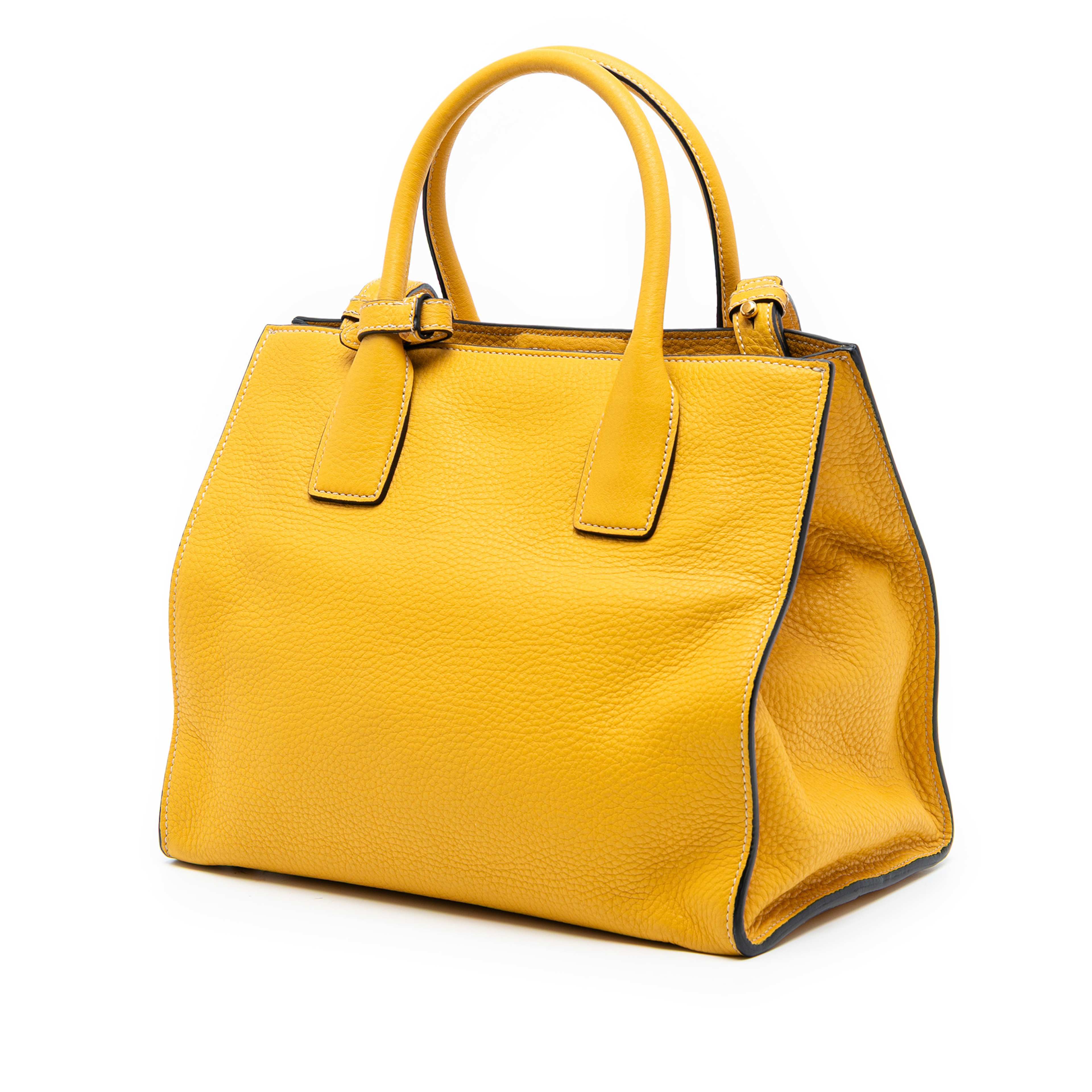 Prada Vitello Daino Open Convertible Tote, från Luxclusif, i färgen yellow. Klicka för att öppna bilden i stort format