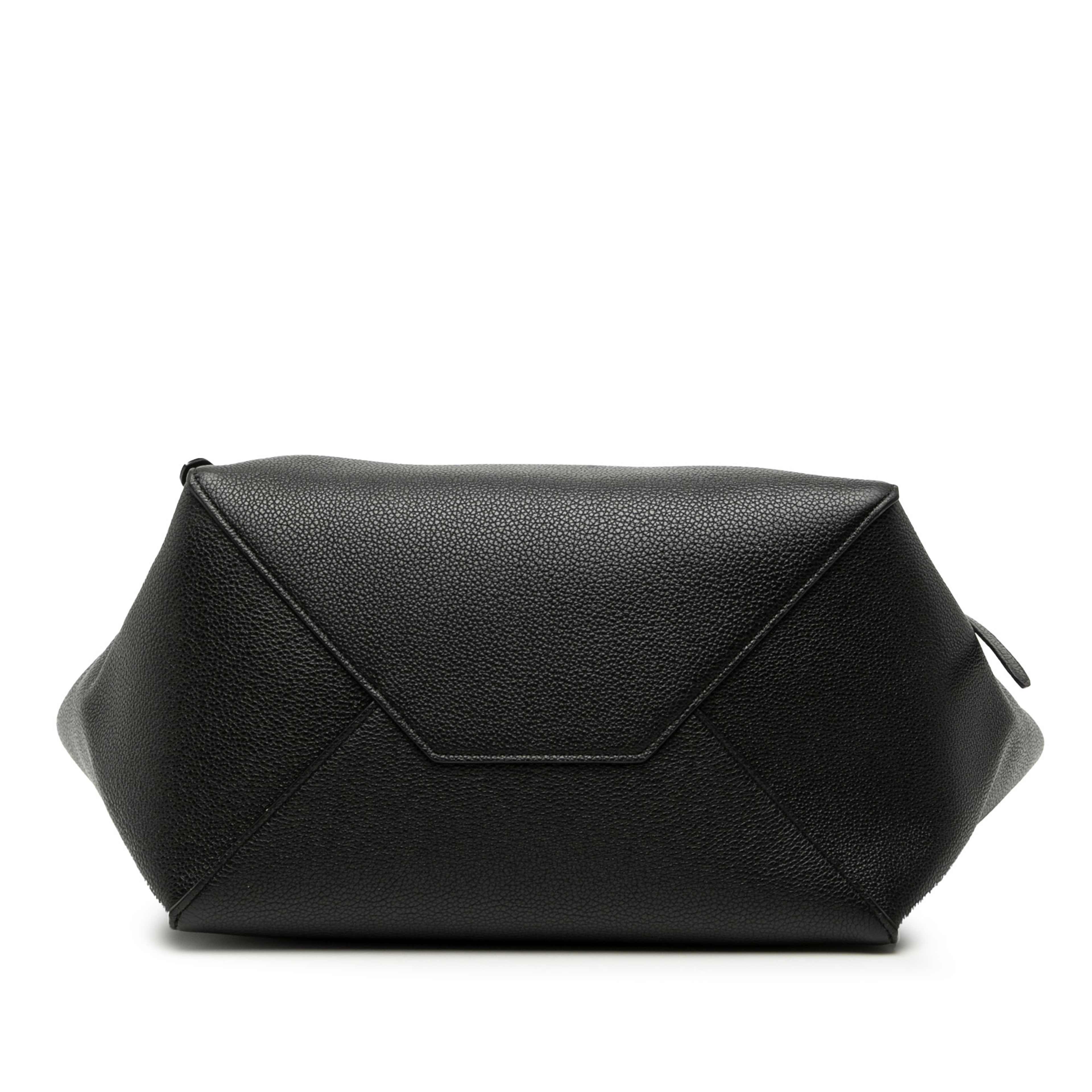 Celine Small Leather Phantom Cabas Tote, från Luxclusif, i färgen black. Klicka för att öppna bilden i stort format